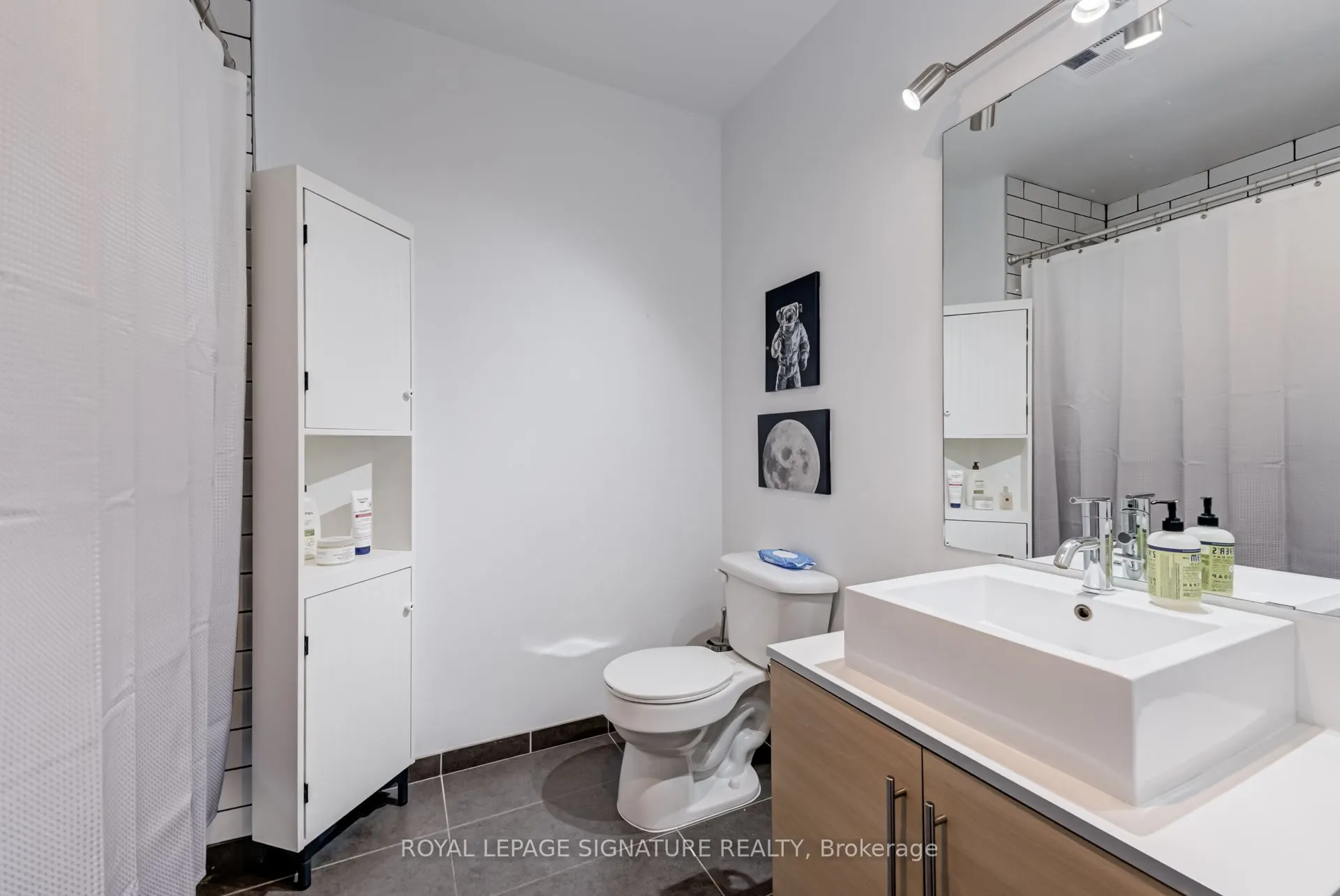 60 Bathurst Street, #707