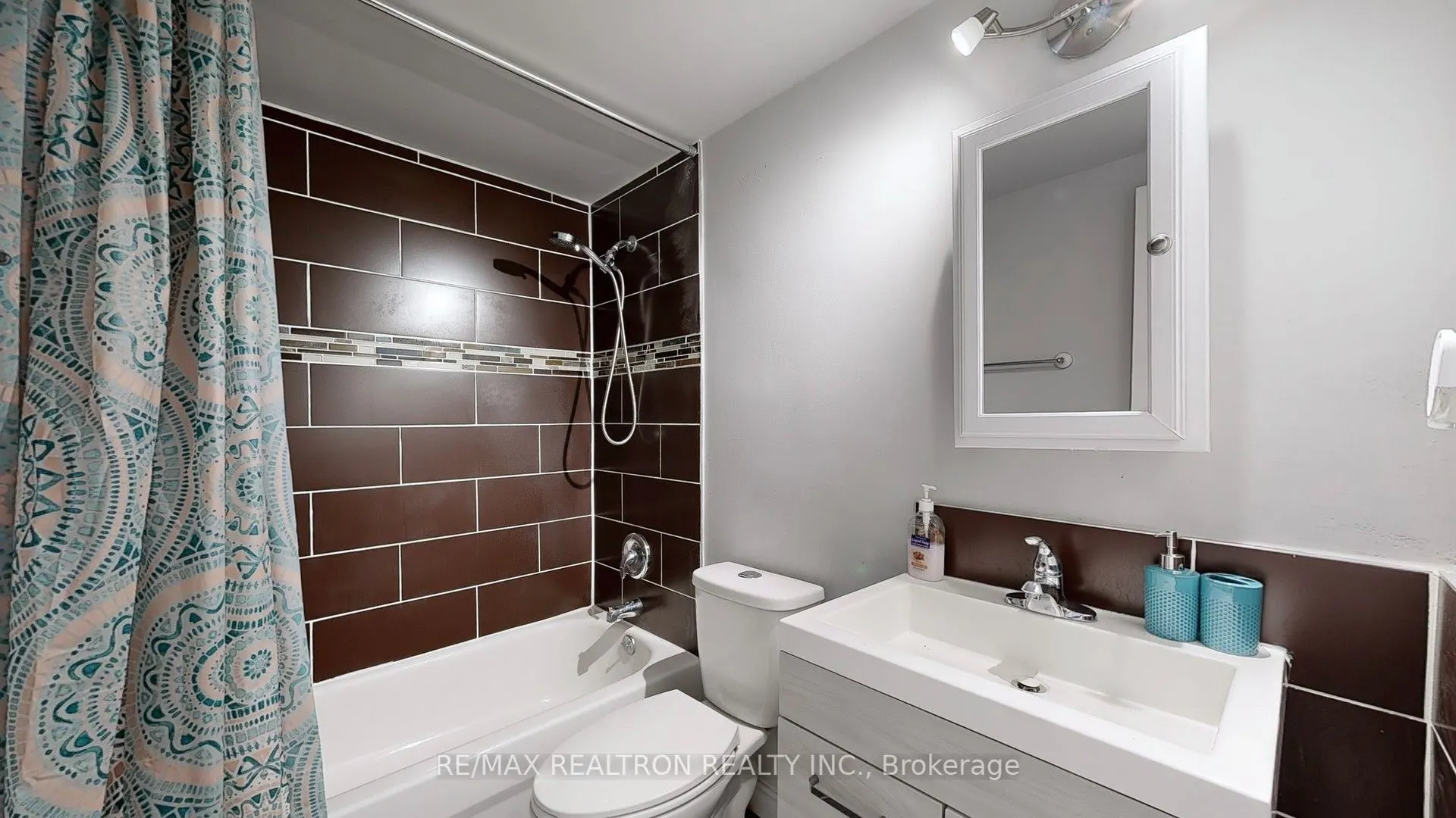 1 Massey Square, #2419