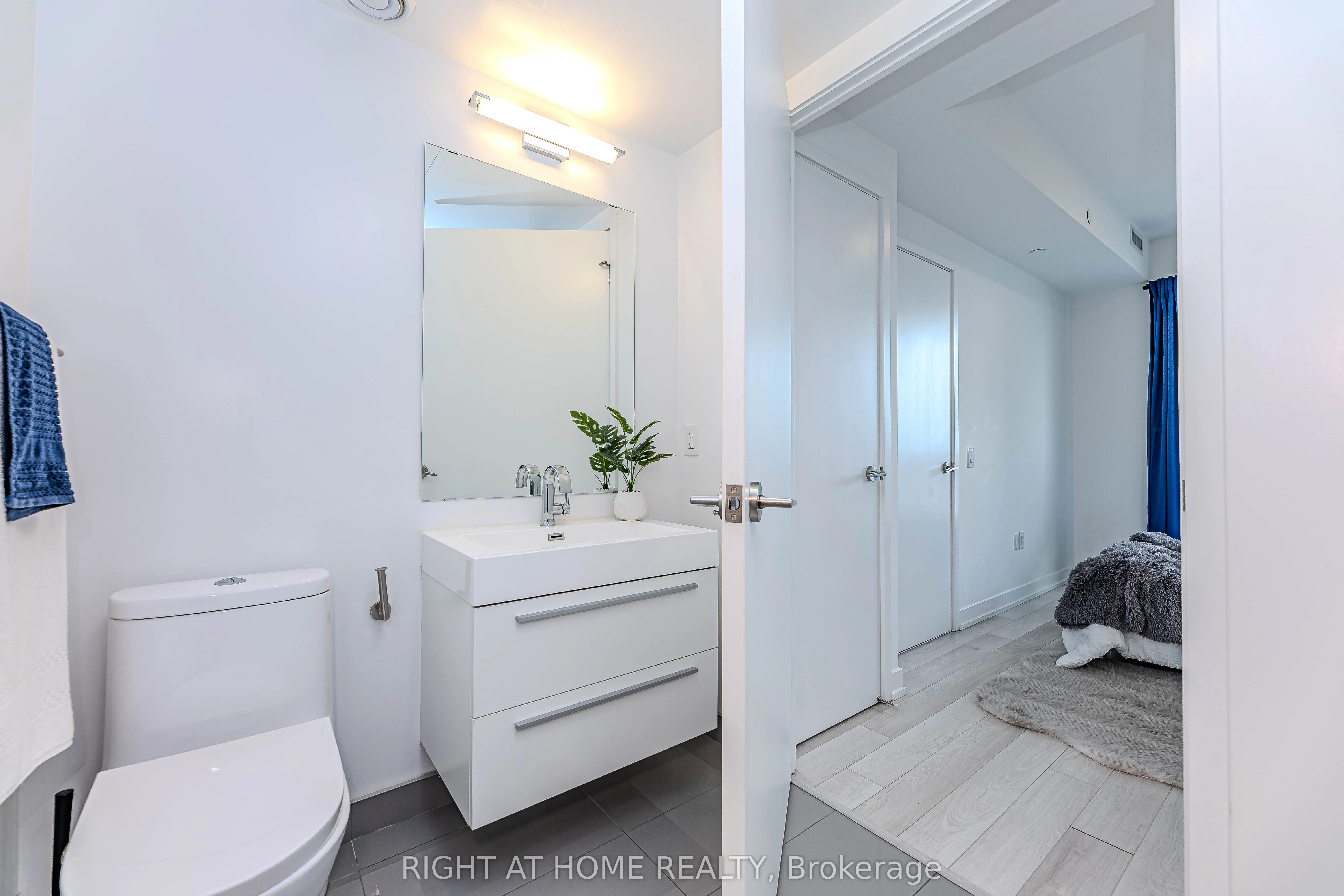 39 Roehampton Avenue, #1301