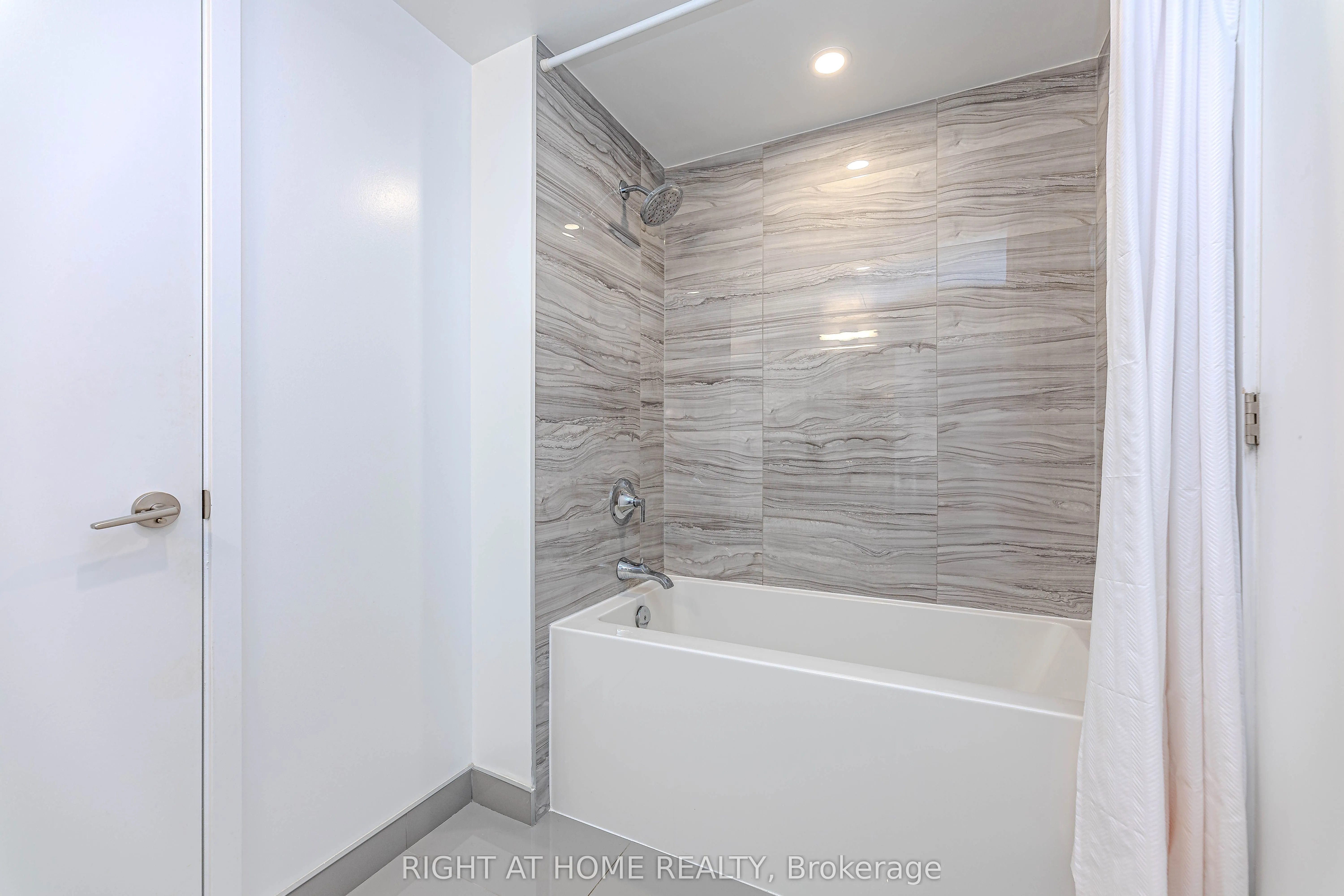 39 Roehampton Avenue, #1301