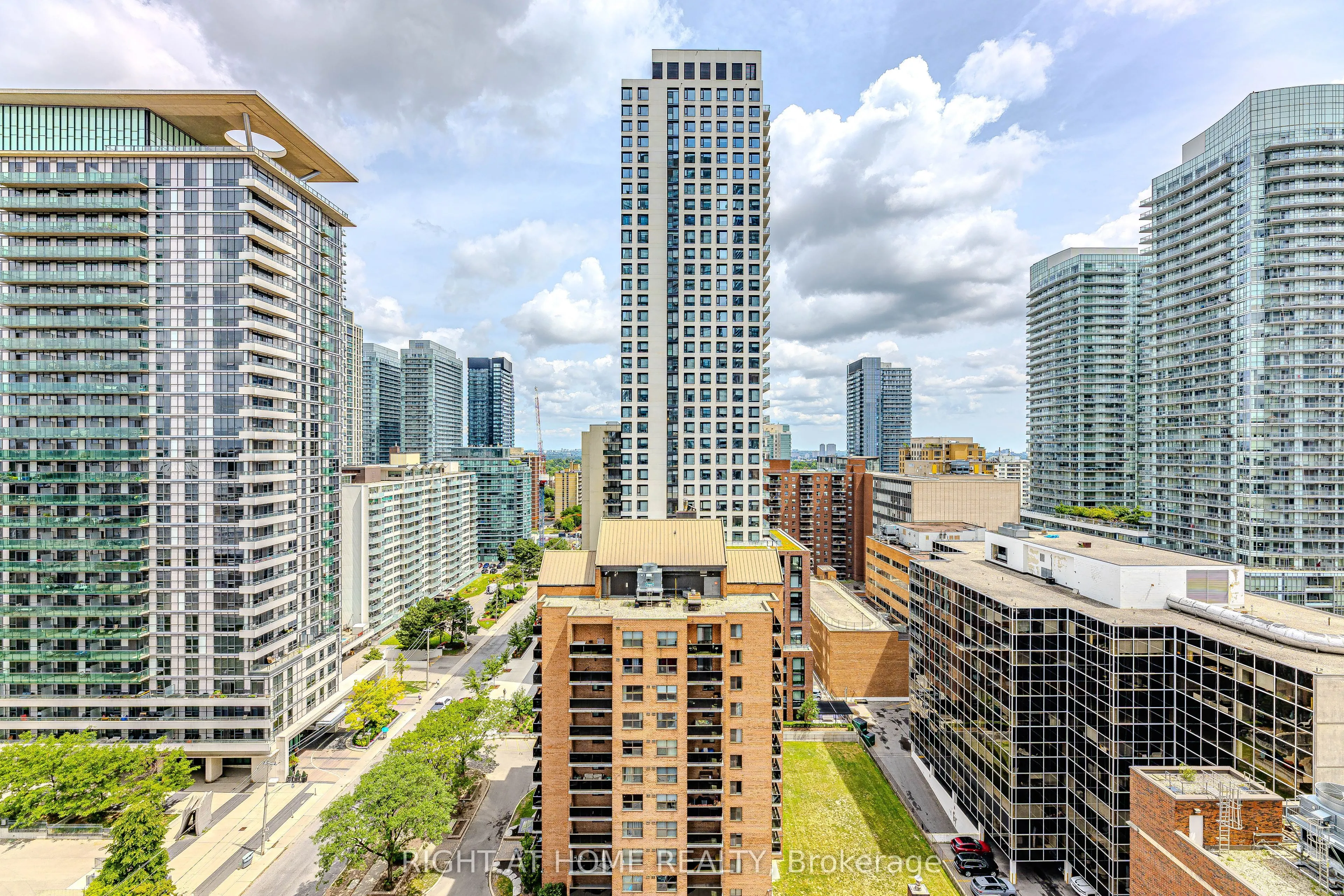 39 Roehampton Avenue, #1301