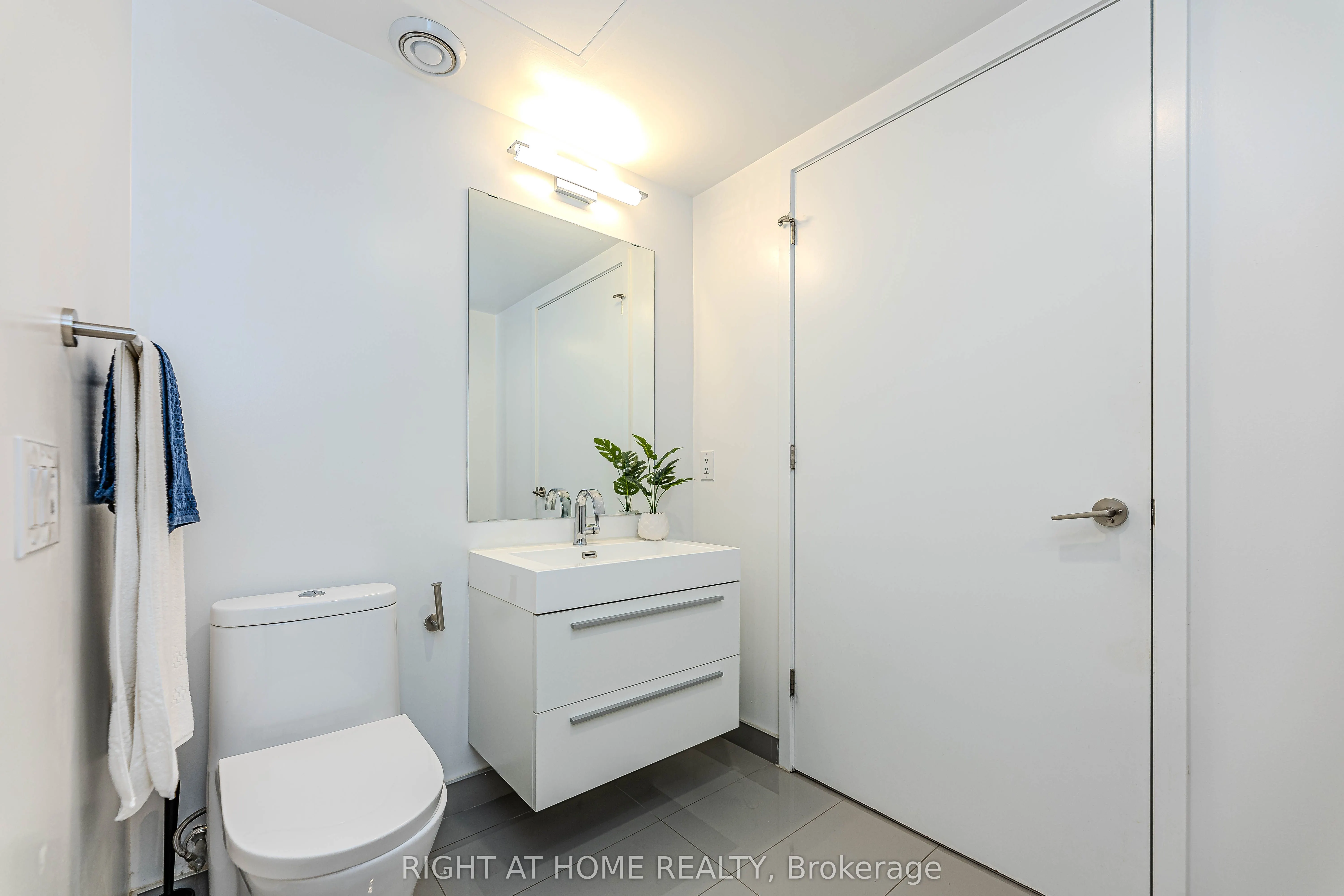 39 Roehampton Avenue, #1301