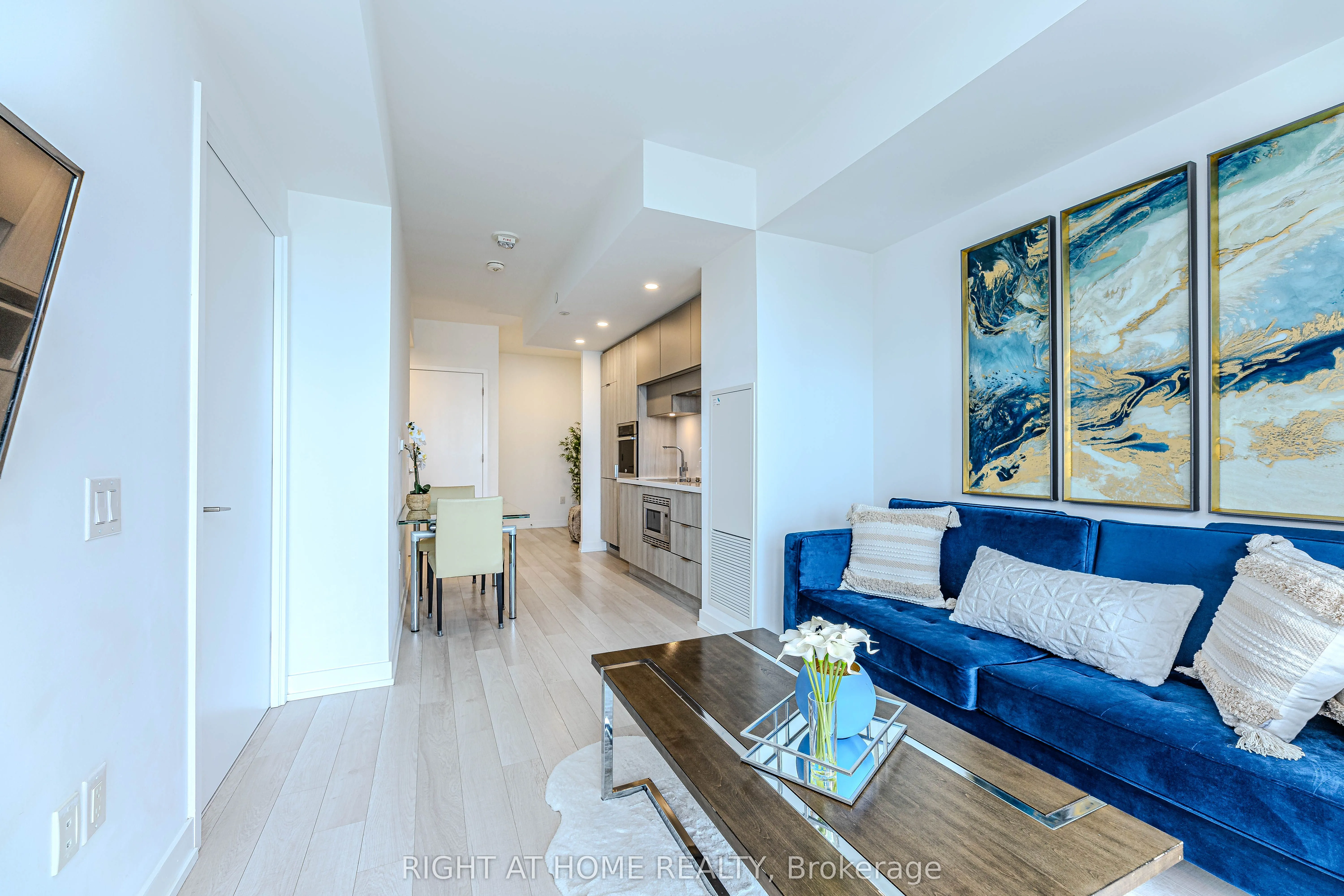 39 Roehampton Avenue, #1301