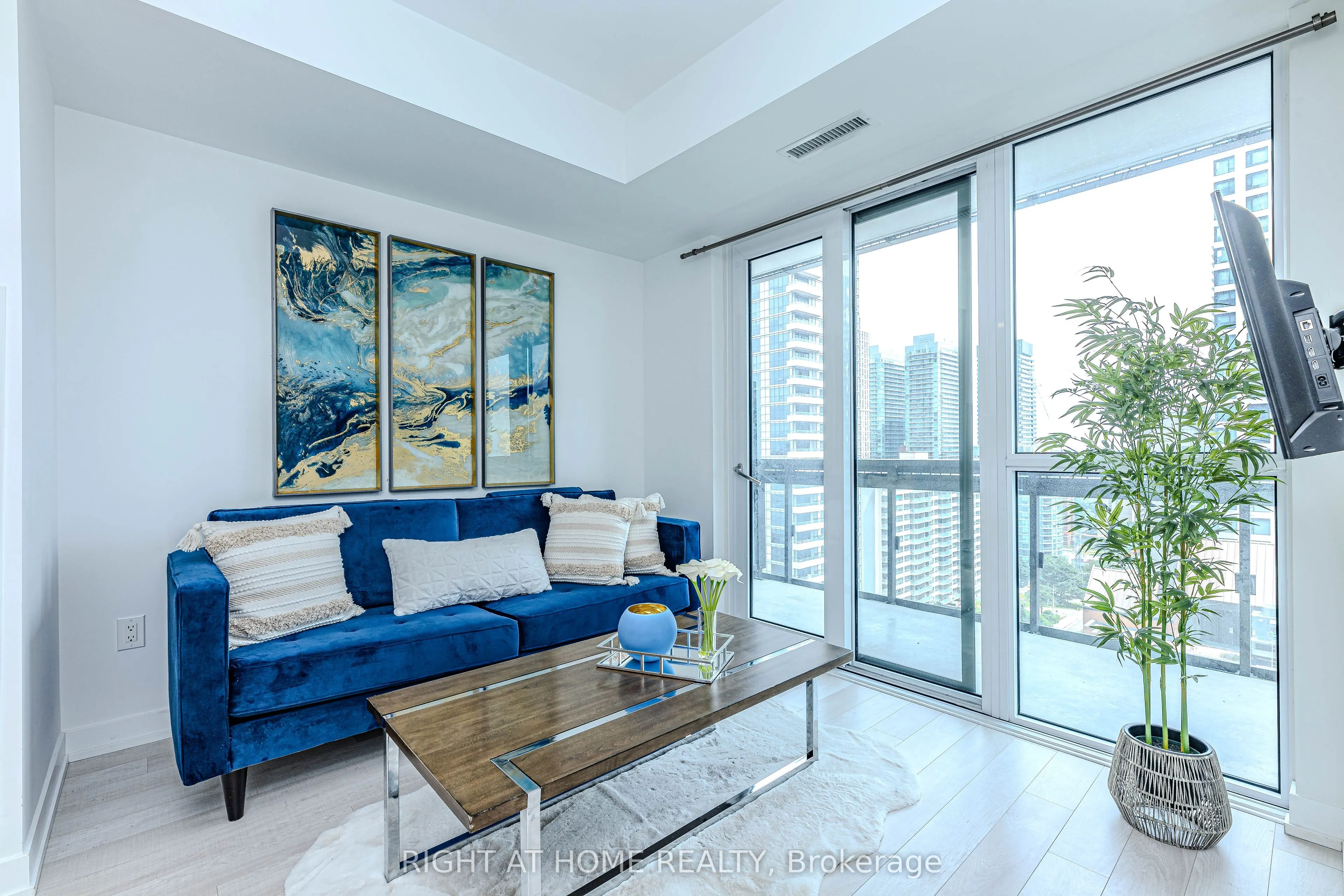 39 Roehampton Avenue, #1301