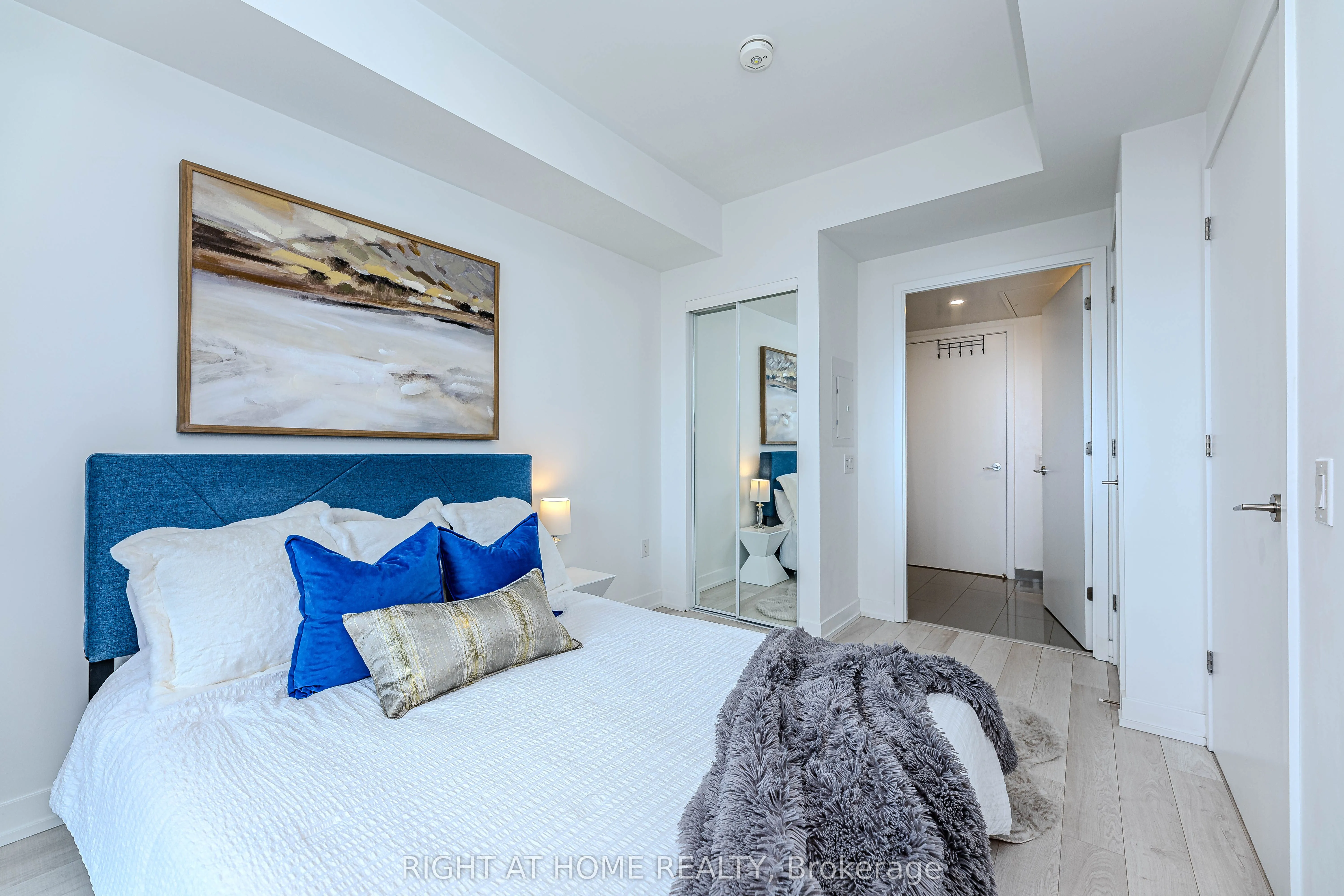 39 Roehampton Avenue, #1301