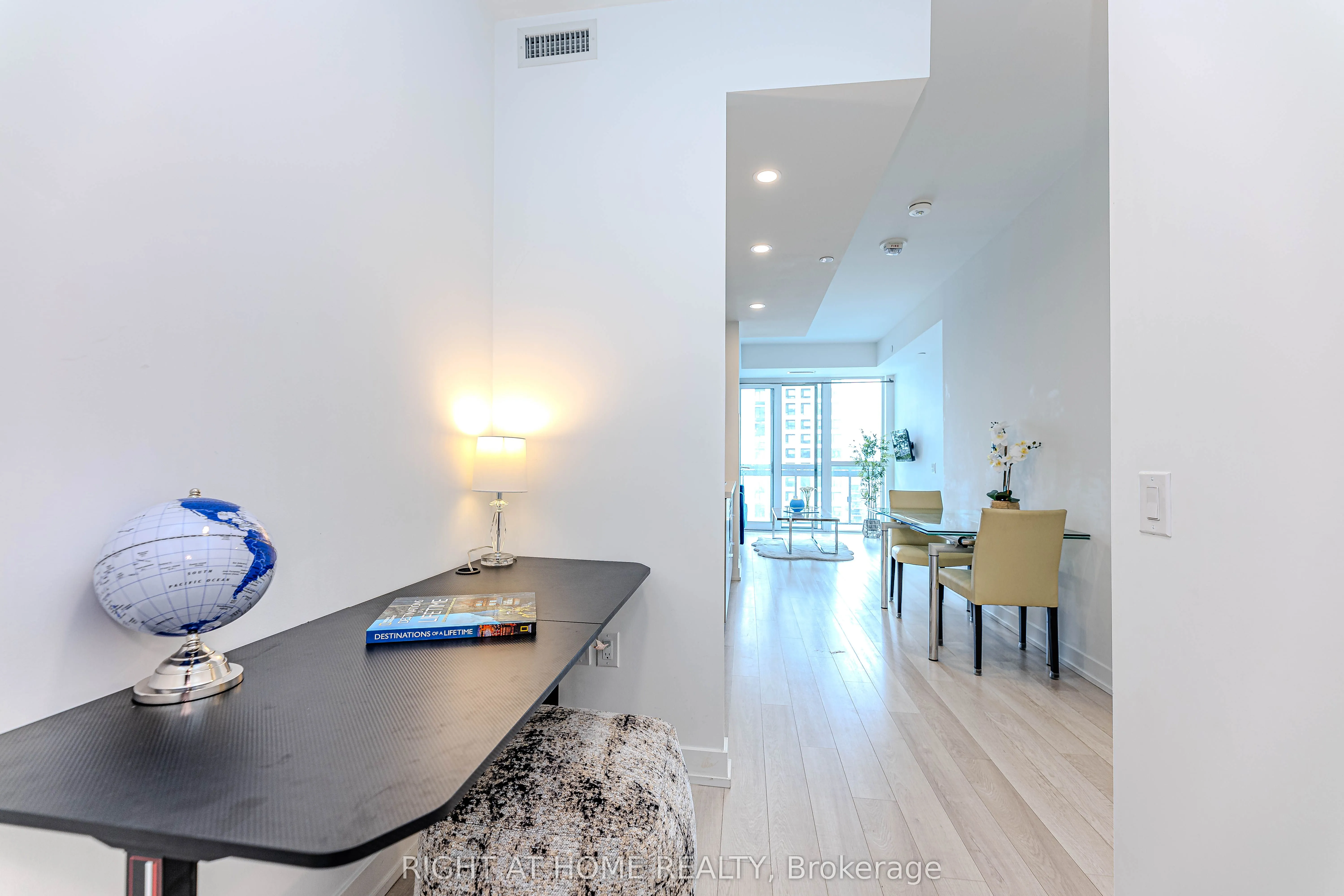 39 Roehampton Avenue, #1301
