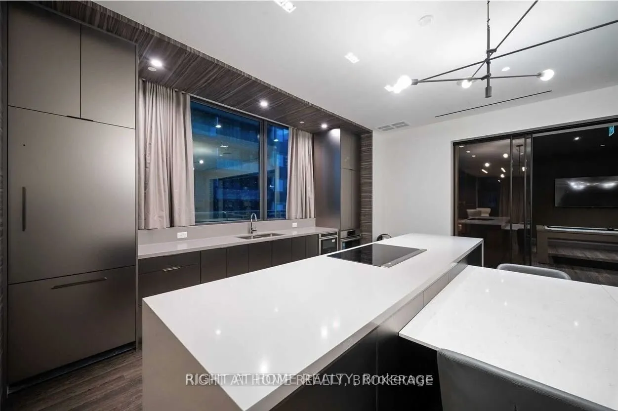 39 Roehampton Avenue, #1301