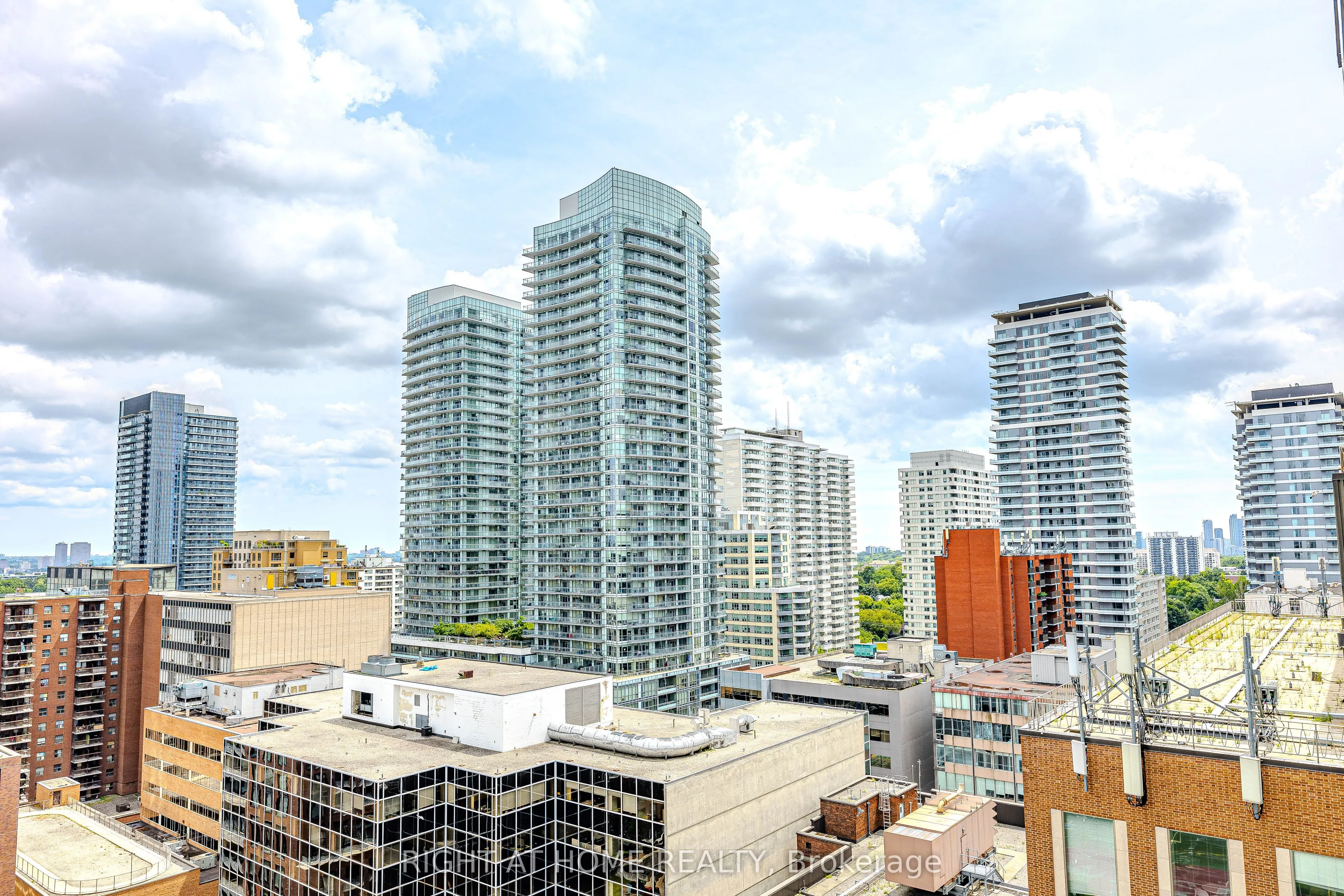 39 Roehampton Avenue, #1301