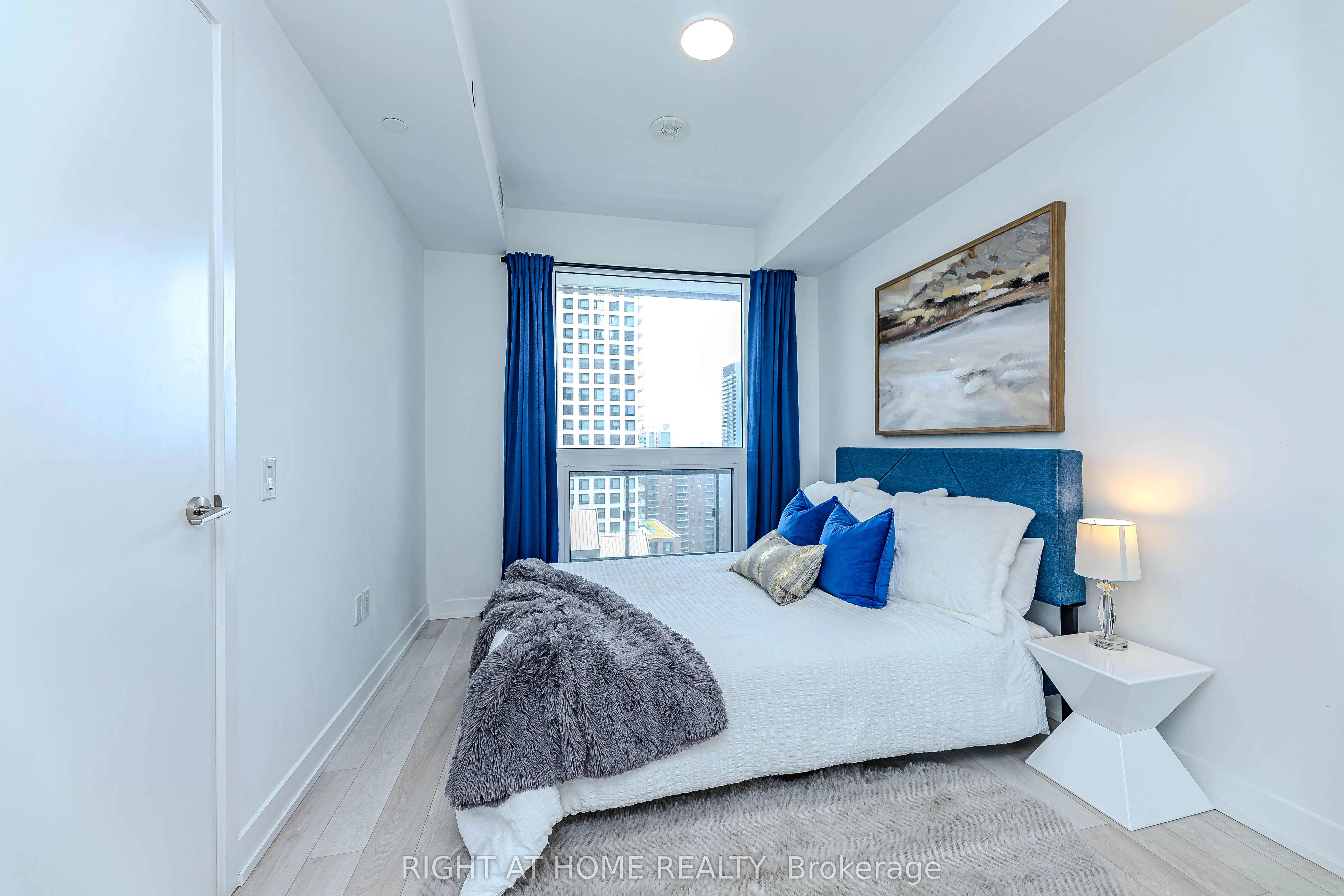 39 Roehampton Avenue, #1301