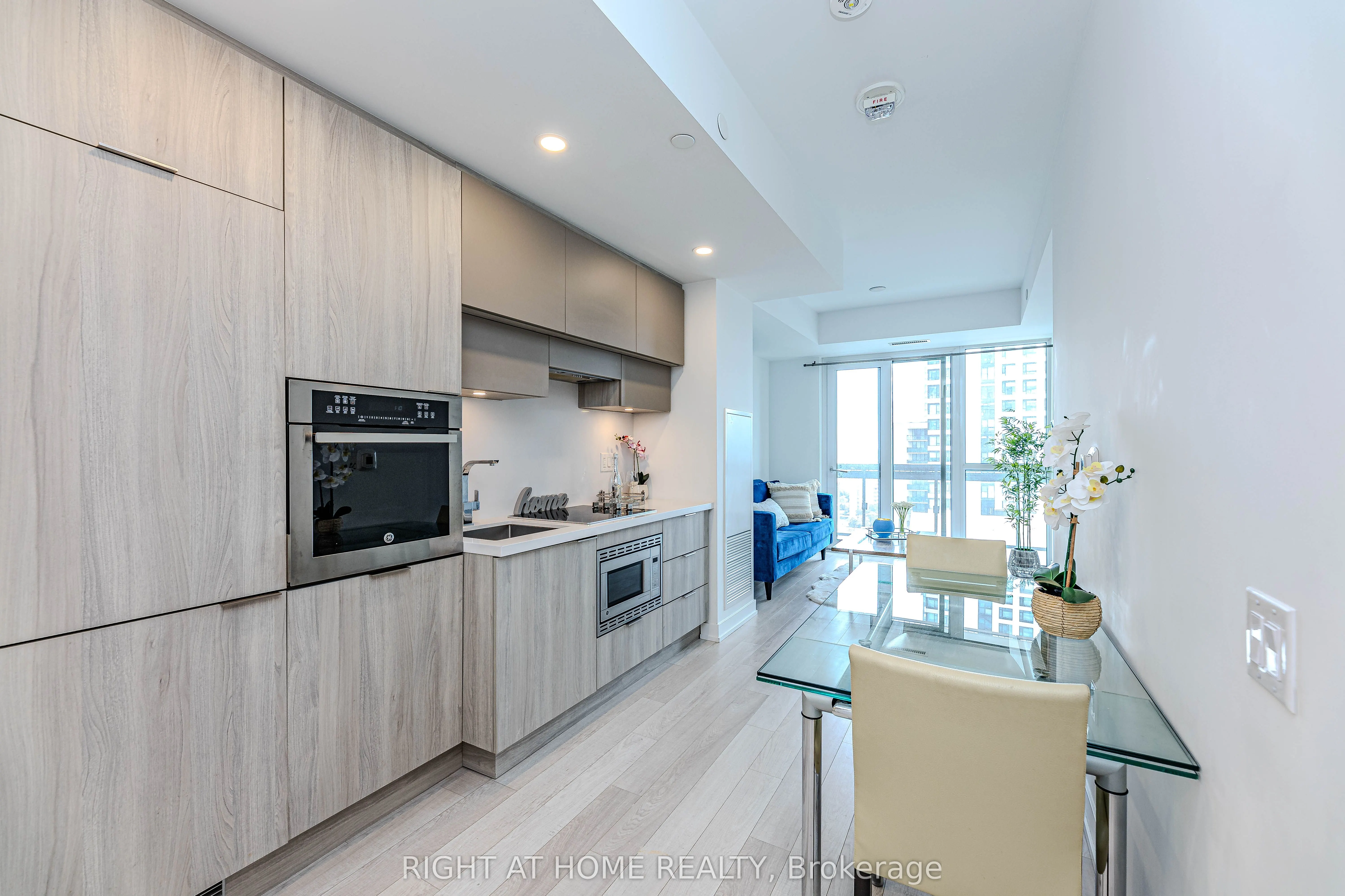 39 Roehampton Avenue, #1301