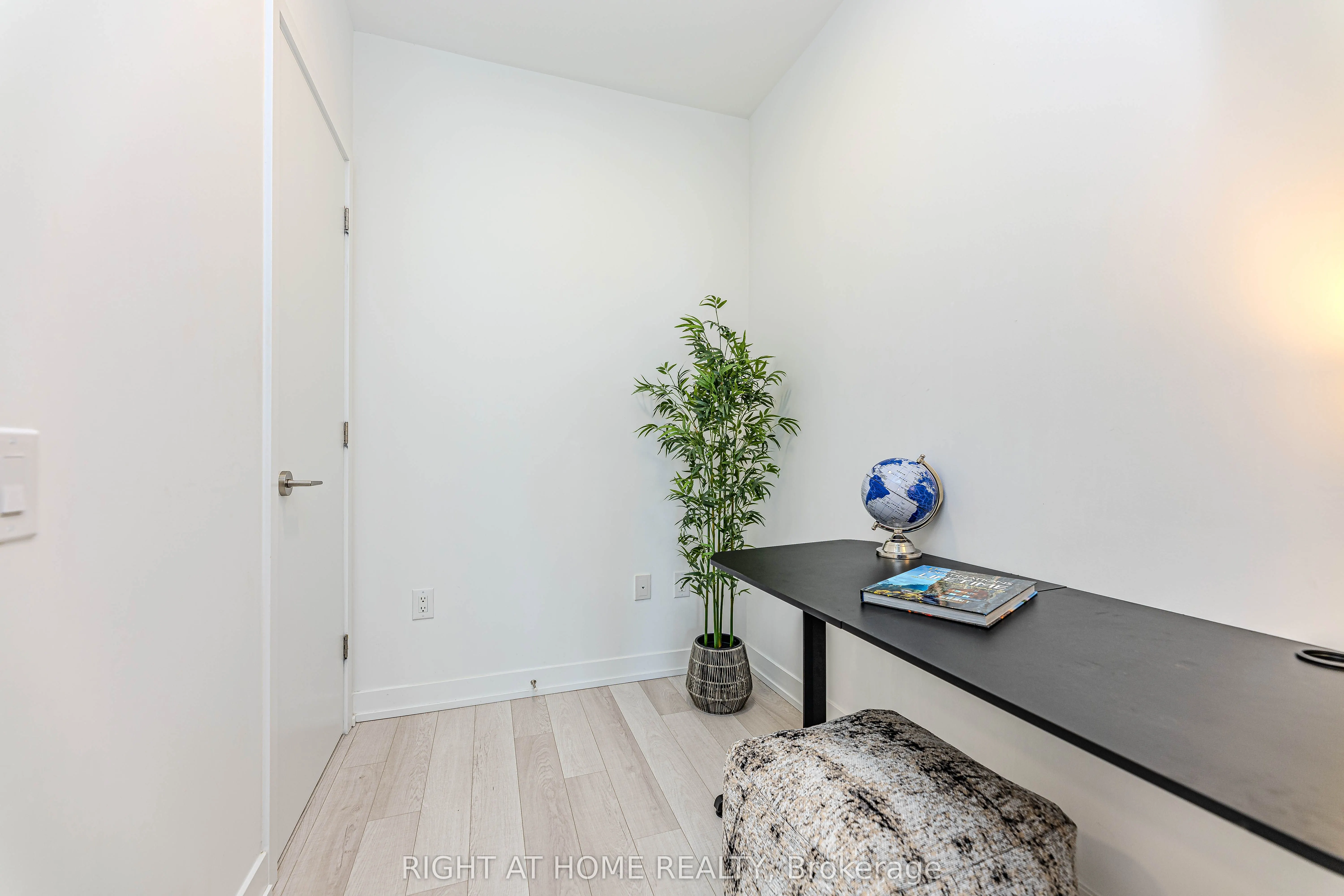 39 Roehampton Avenue, #1301