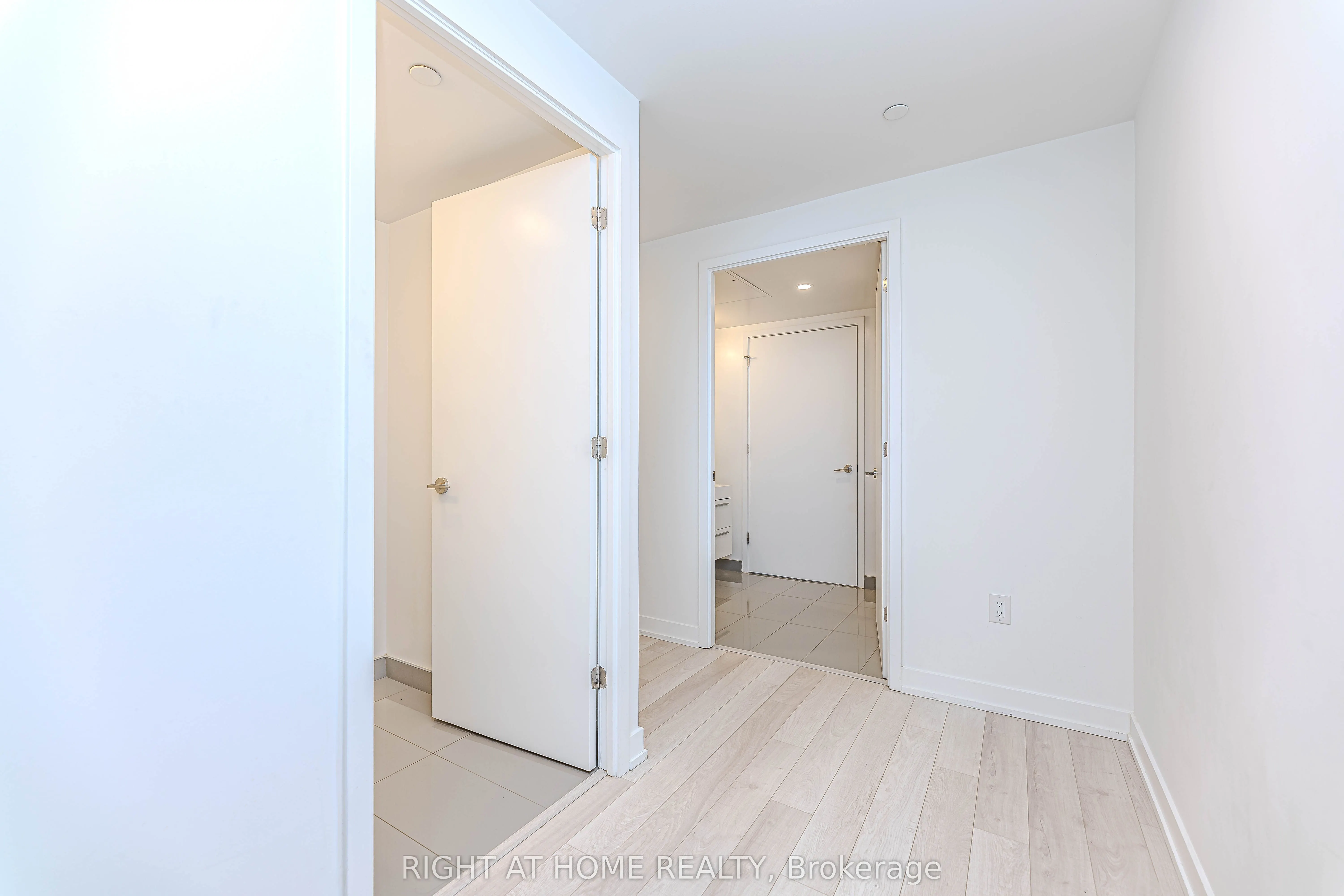 39 Roehampton Avenue, #1301