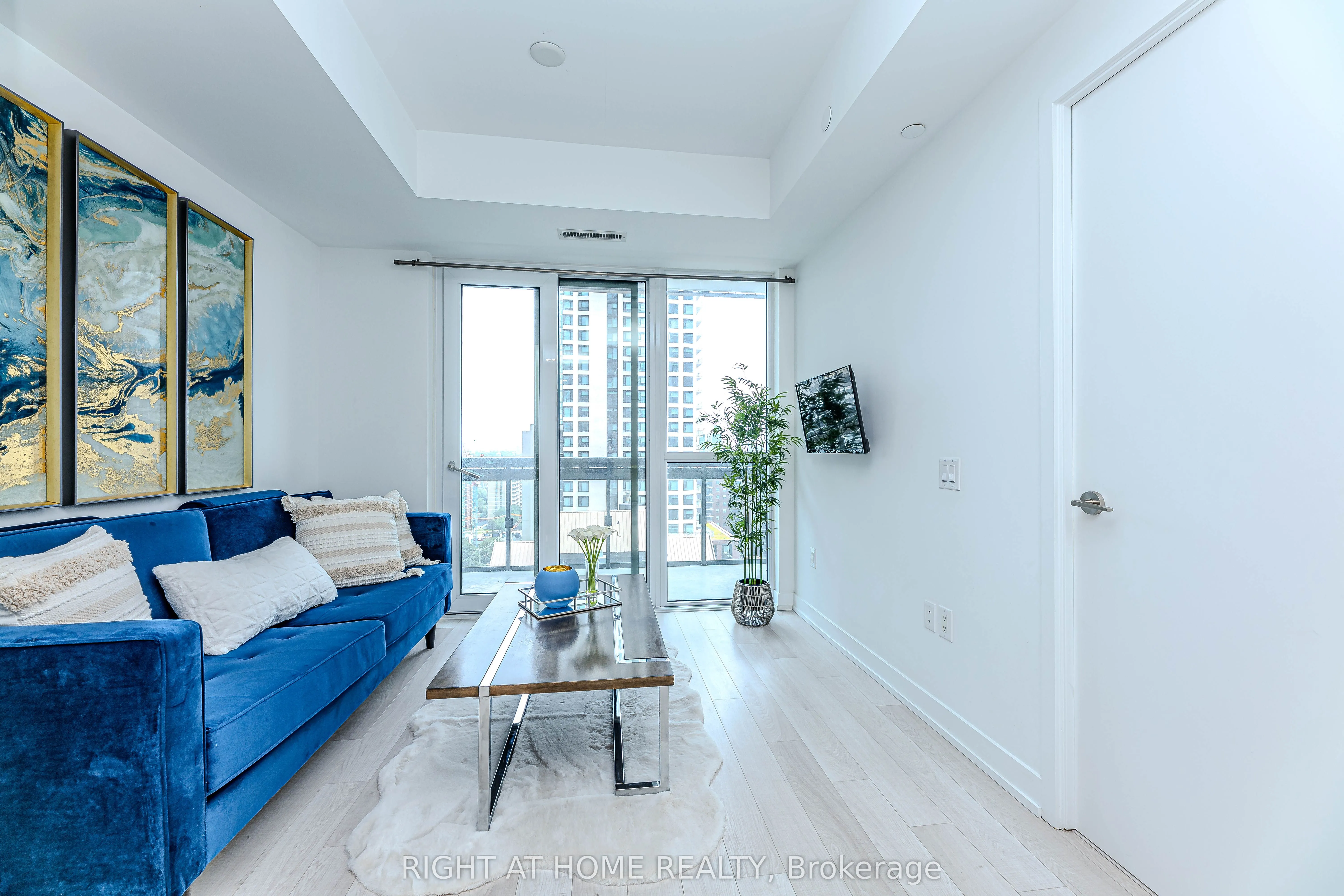 39 Roehampton Avenue, #1301