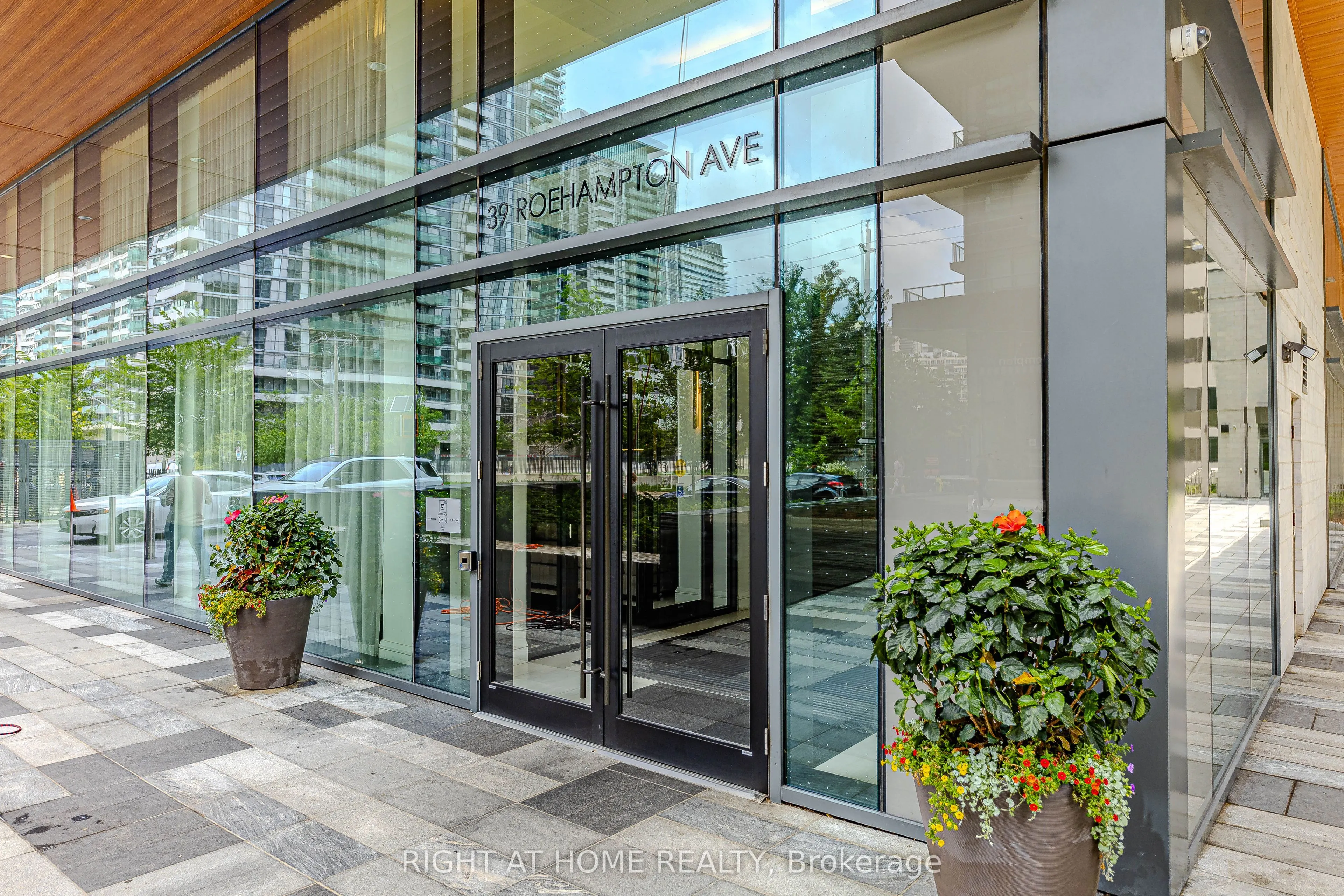 39 Roehampton Avenue, #1301
