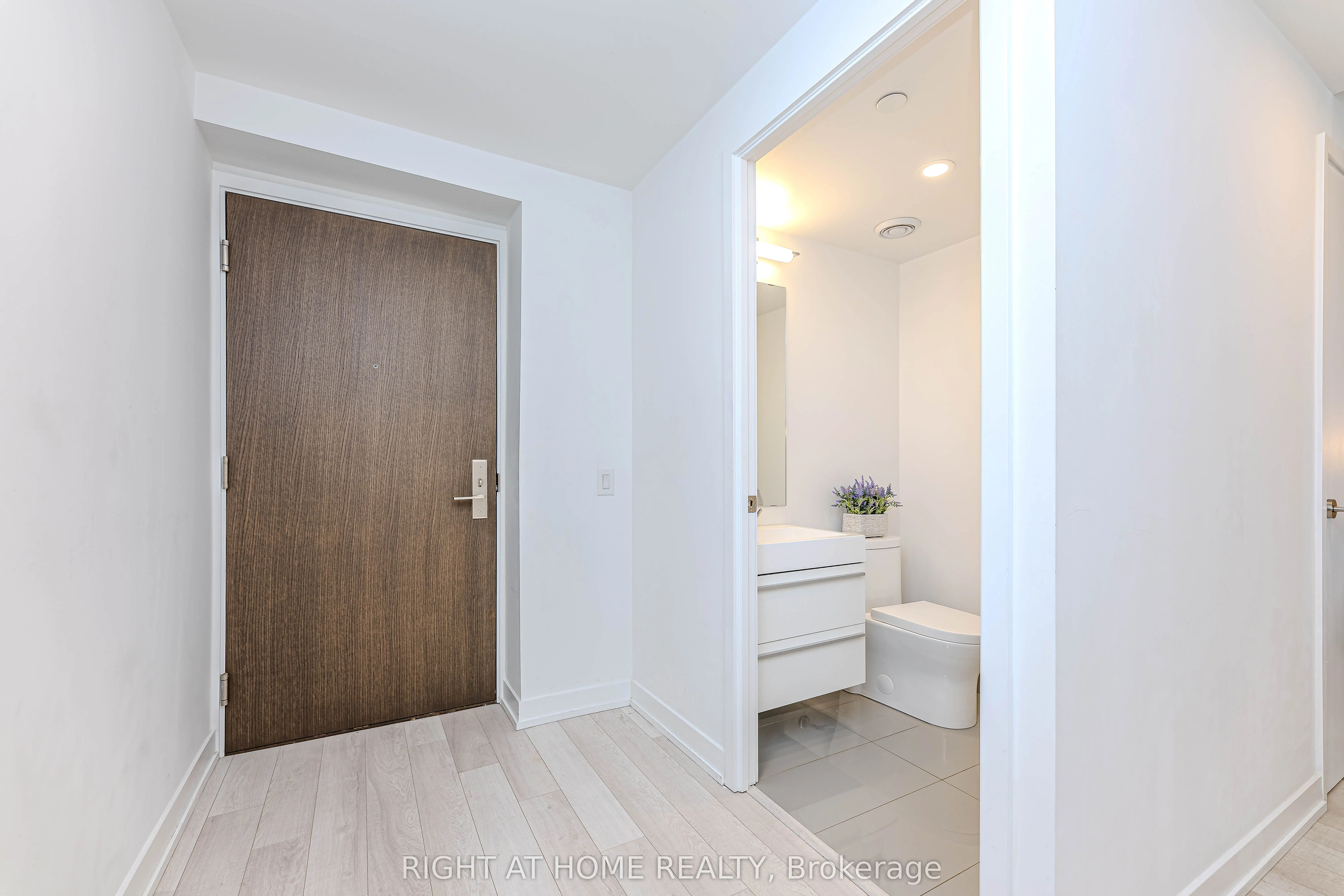 39 Roehampton Avenue, #1301