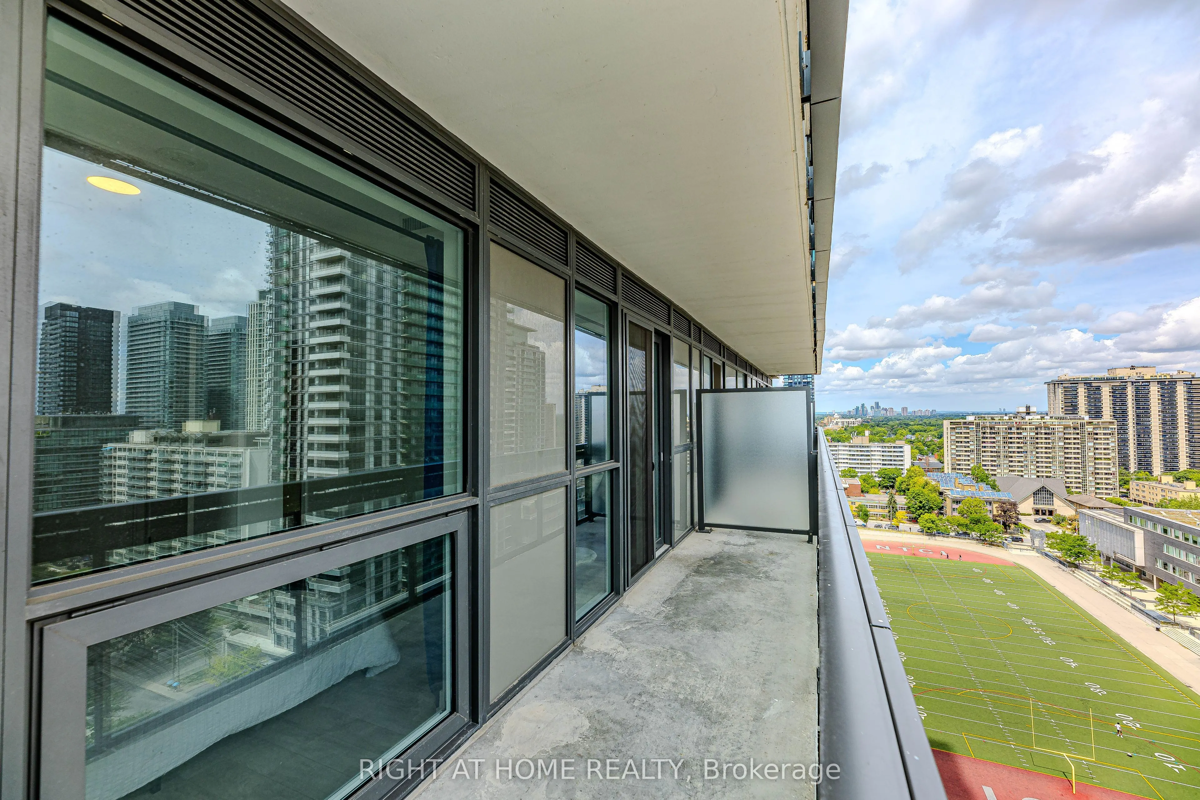 39 Roehampton Avenue, #1301