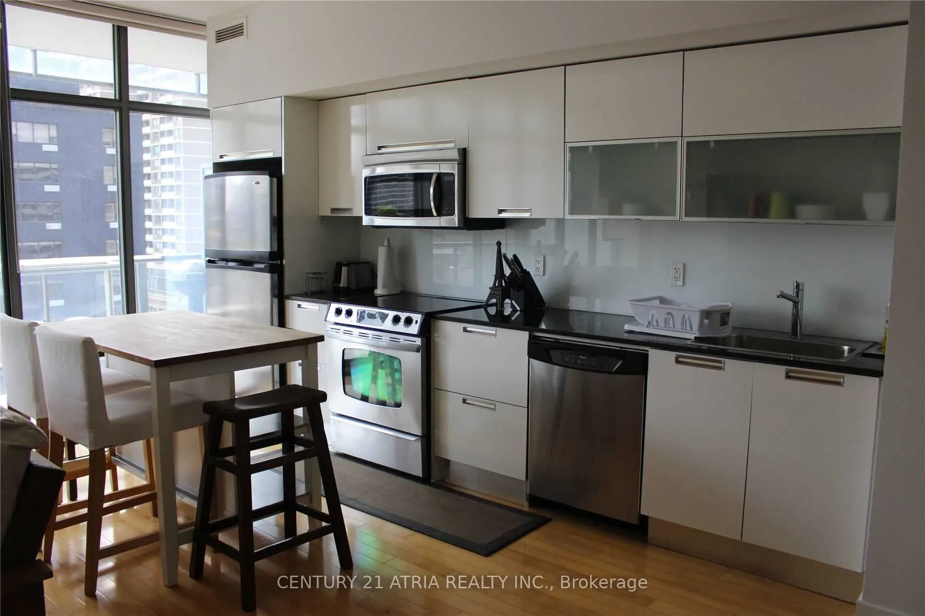 33 Charles Street E, #806
