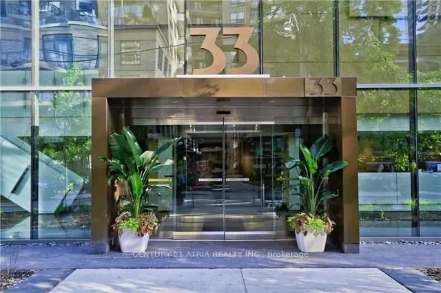 33 Charles Street E, #806