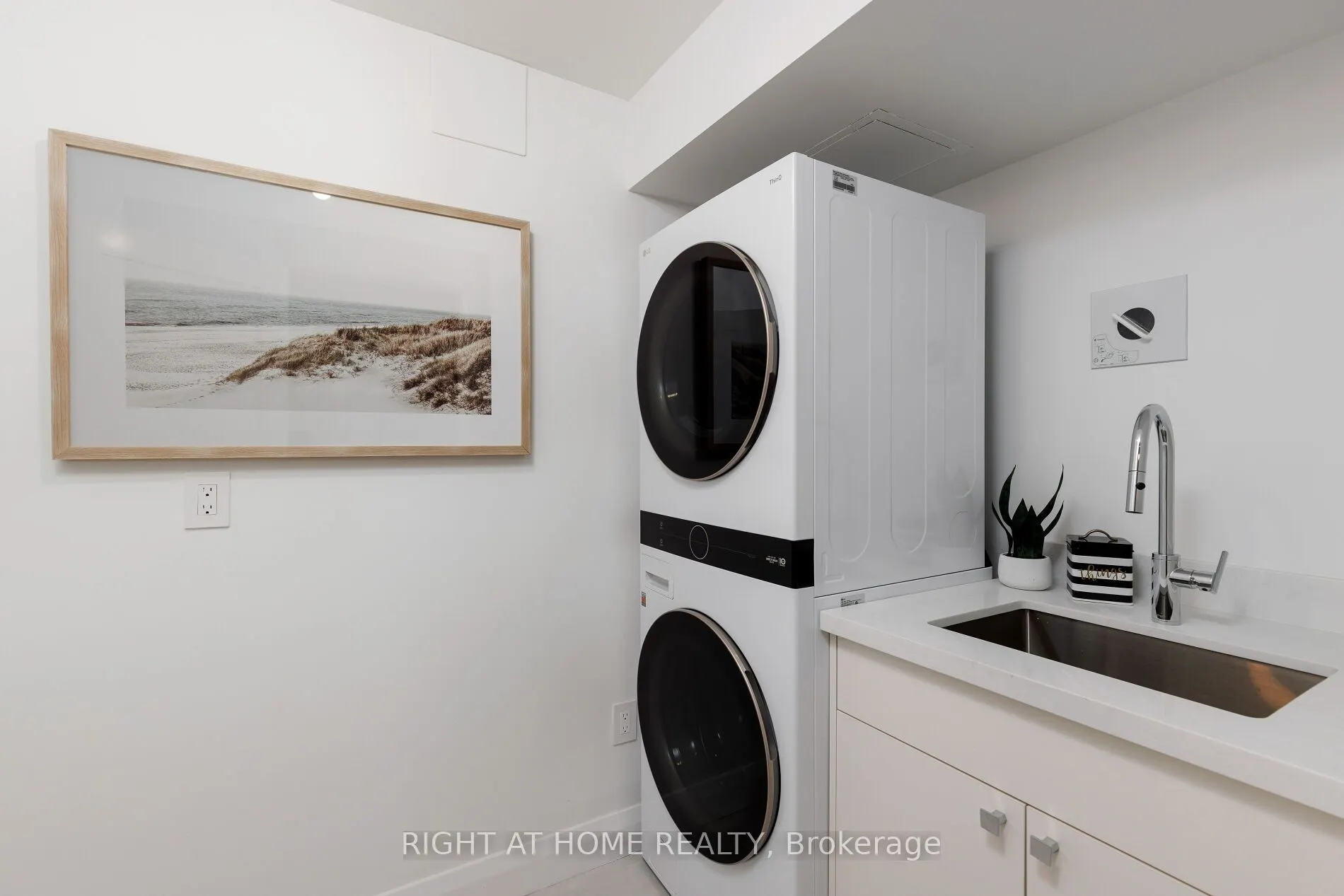 130 Carlton Street E, #1403