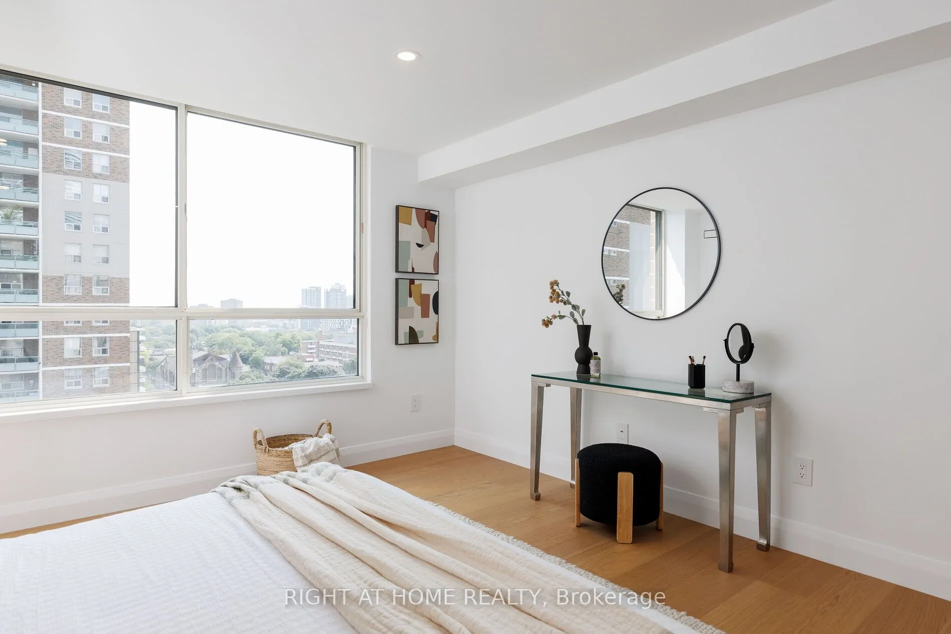 130 Carlton Street E, #1403