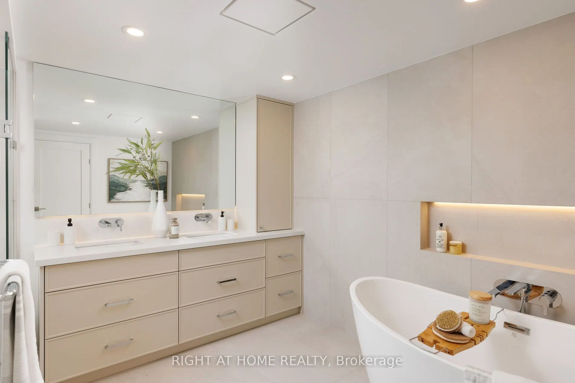 130 Carlton Street E, #1403