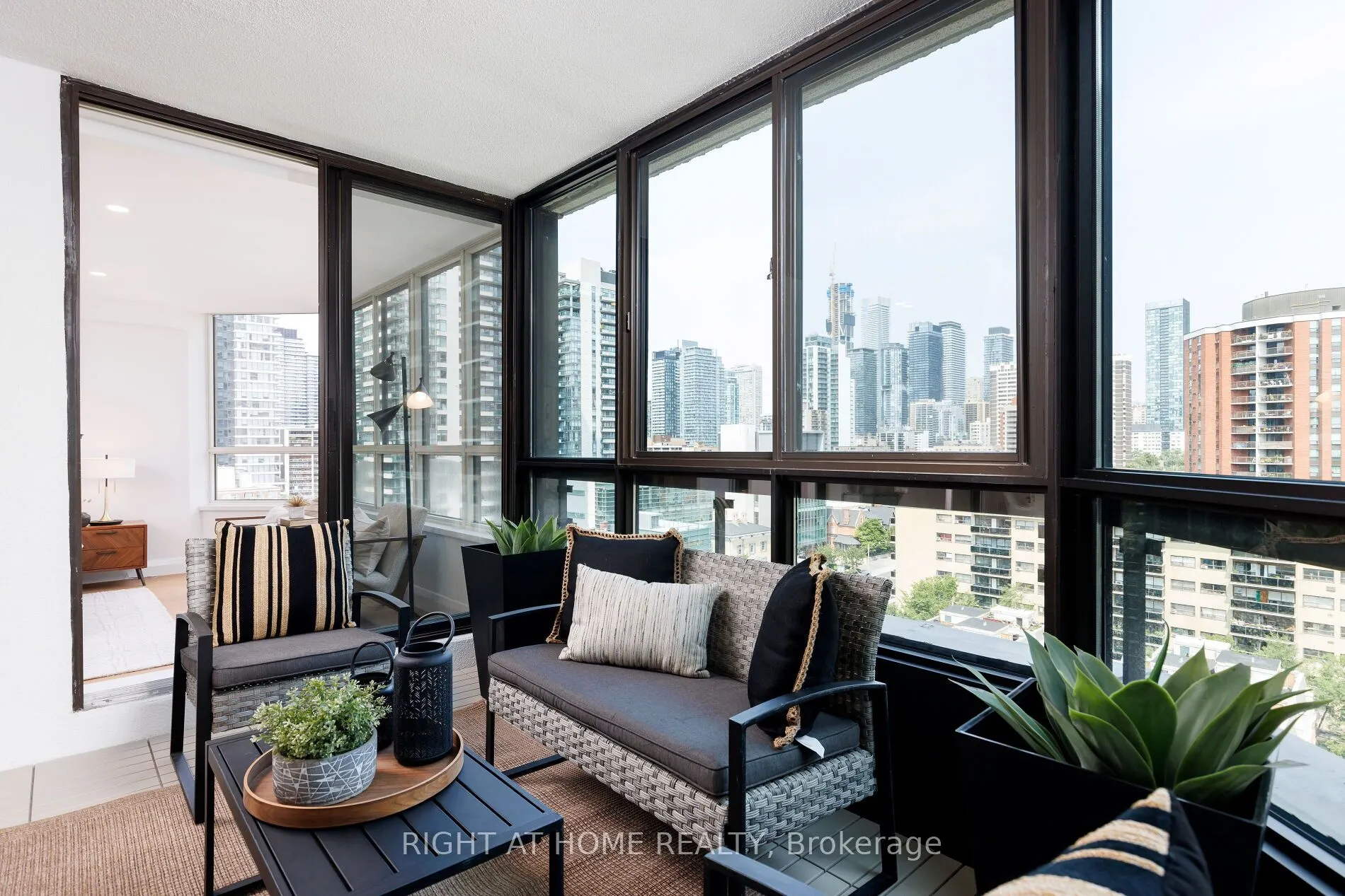 130 Carlton Street E, #1403