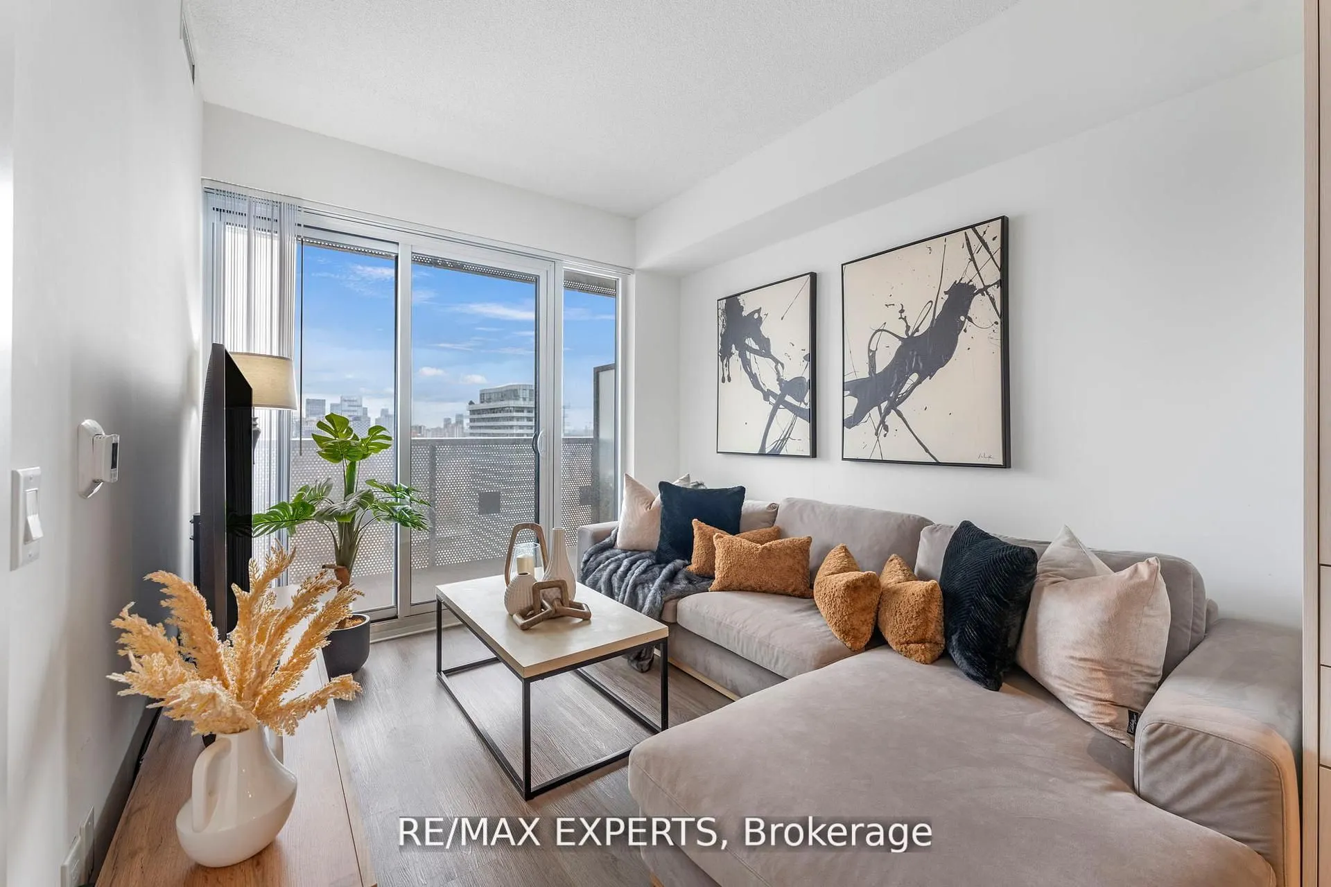 138 Downes Street, #3302
