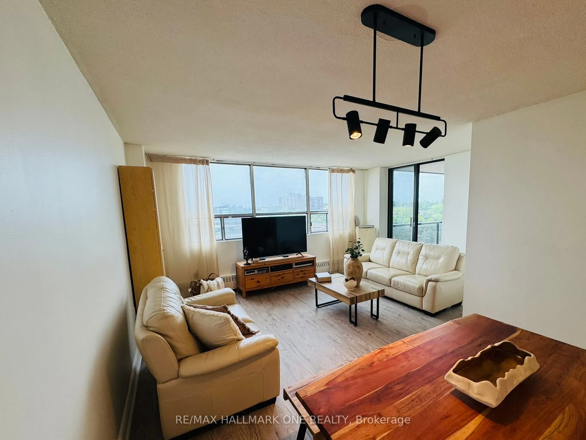 45 Sunrise Avenue E, #904