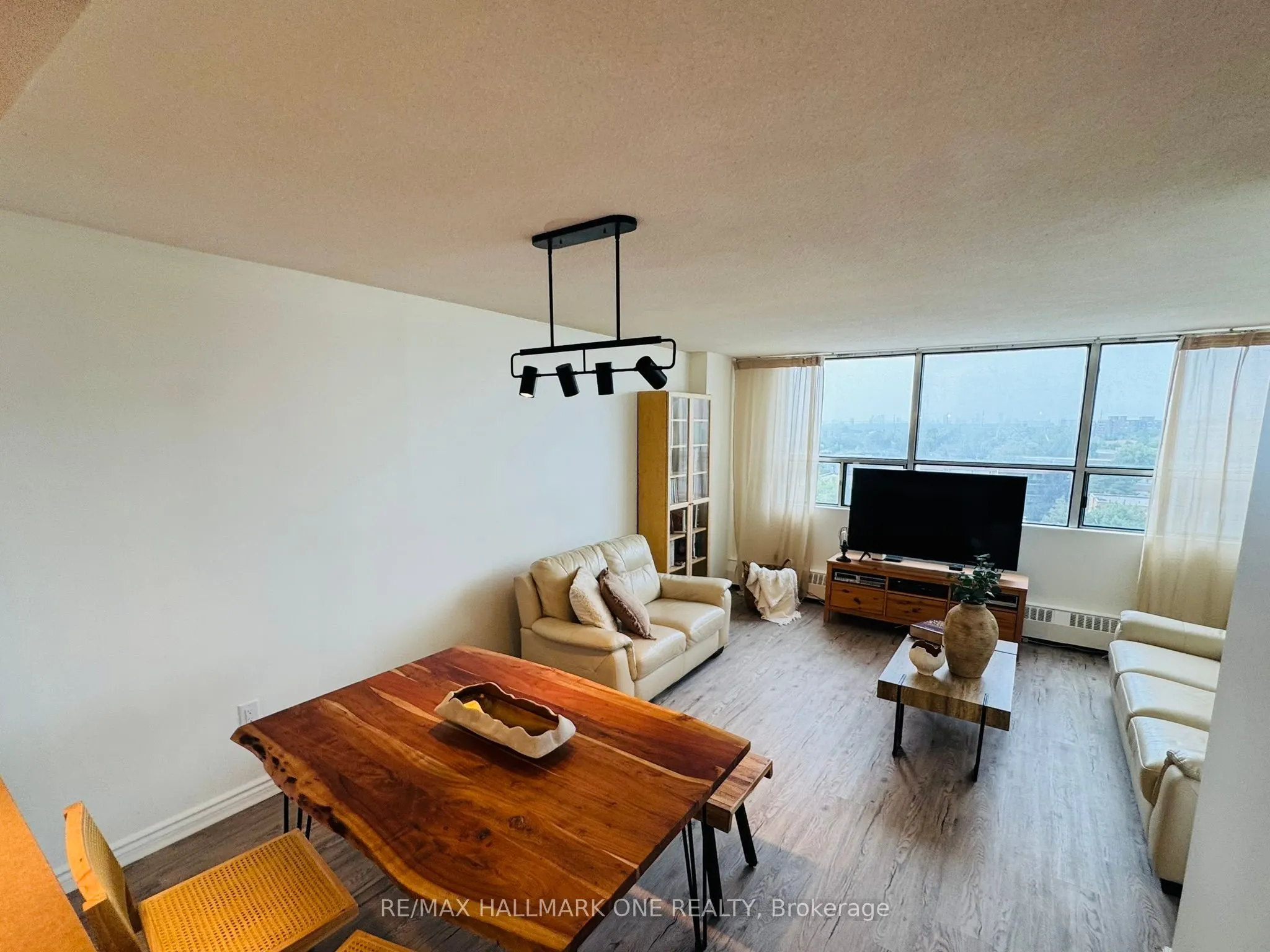 45 Sunrise Avenue E, #904