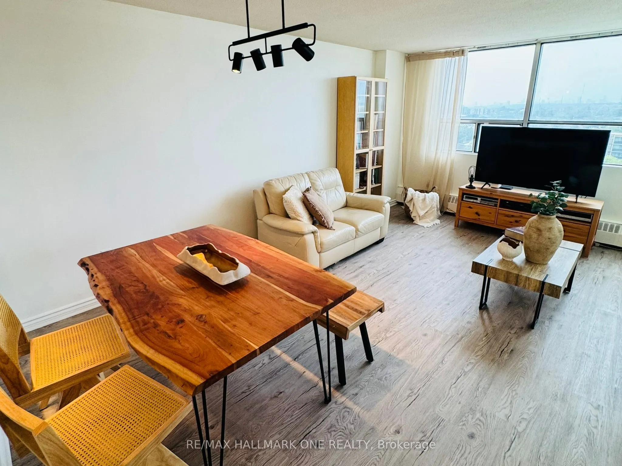 45 Sunrise Avenue E, #904