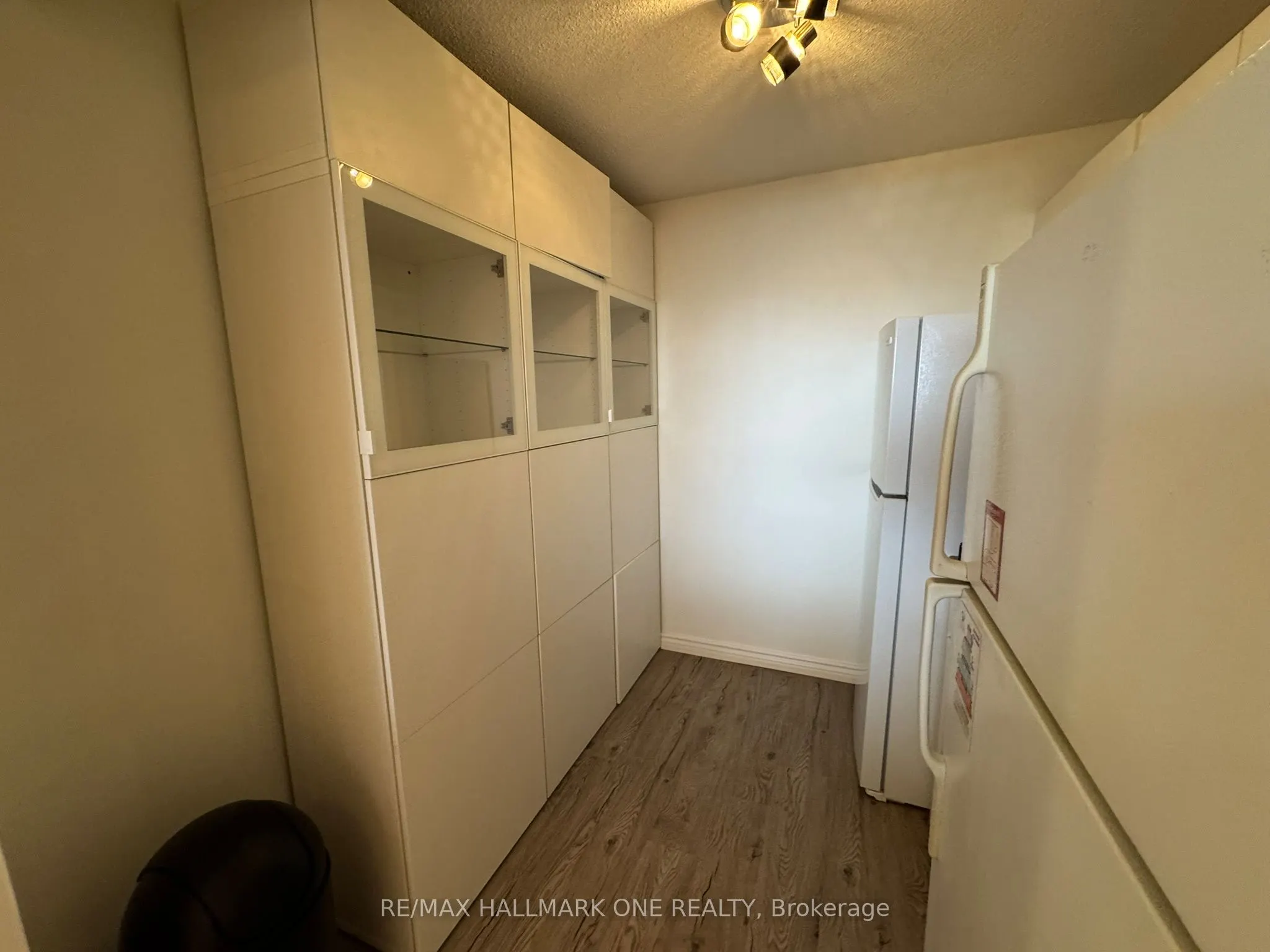 45 Sunrise Avenue E, #904