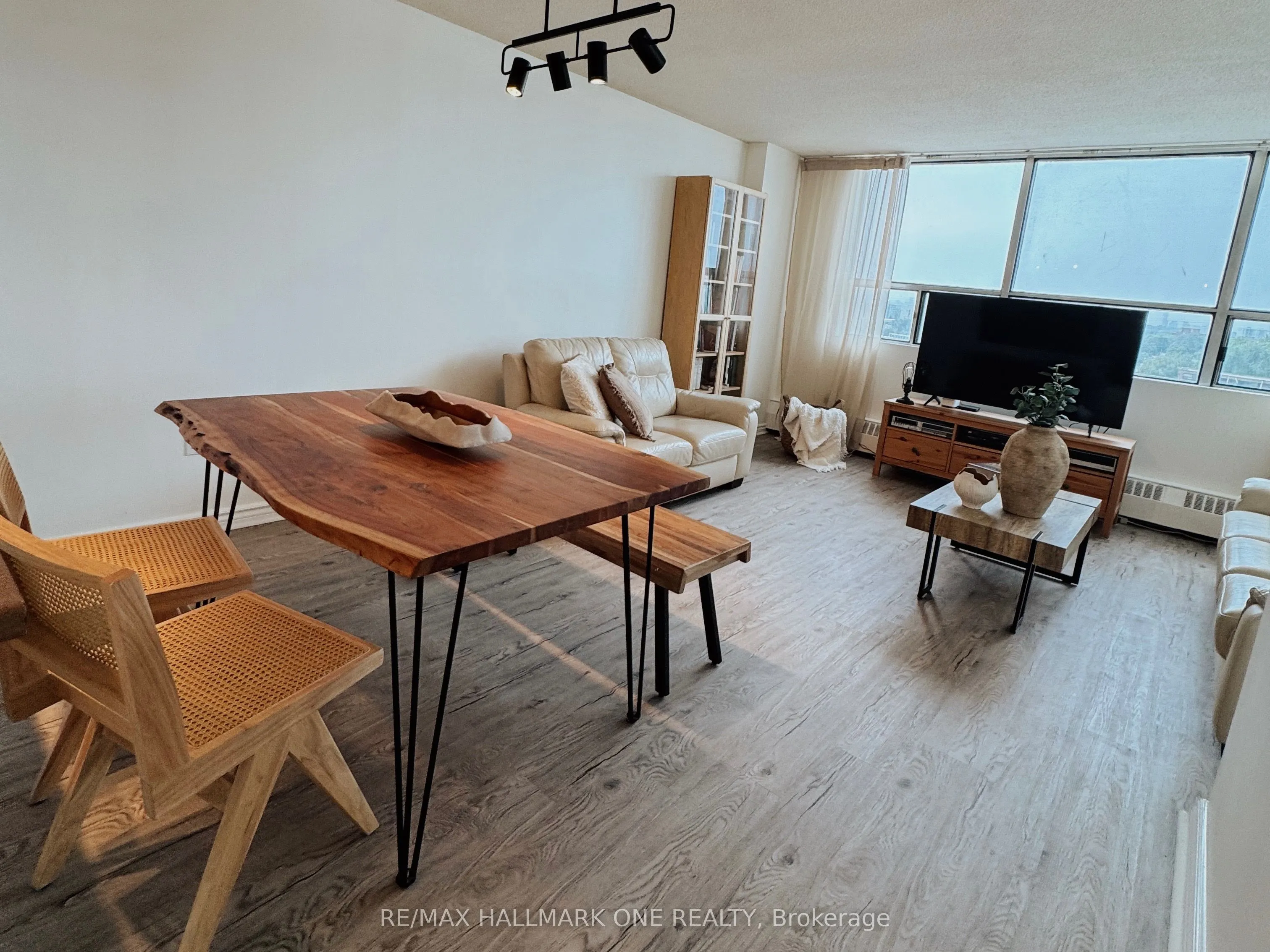 45 Sunrise Avenue E, #904