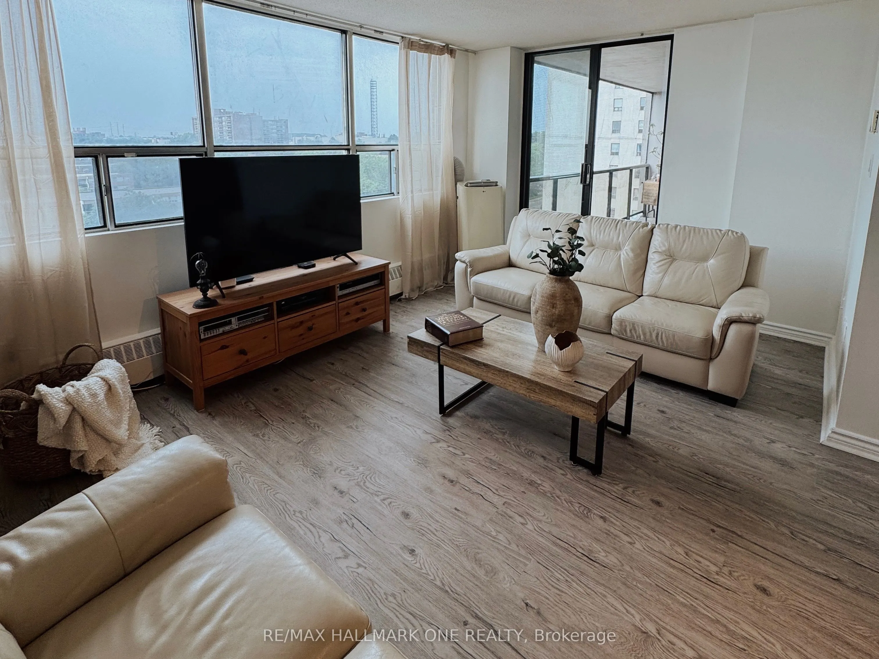 45 Sunrise Avenue E, #904