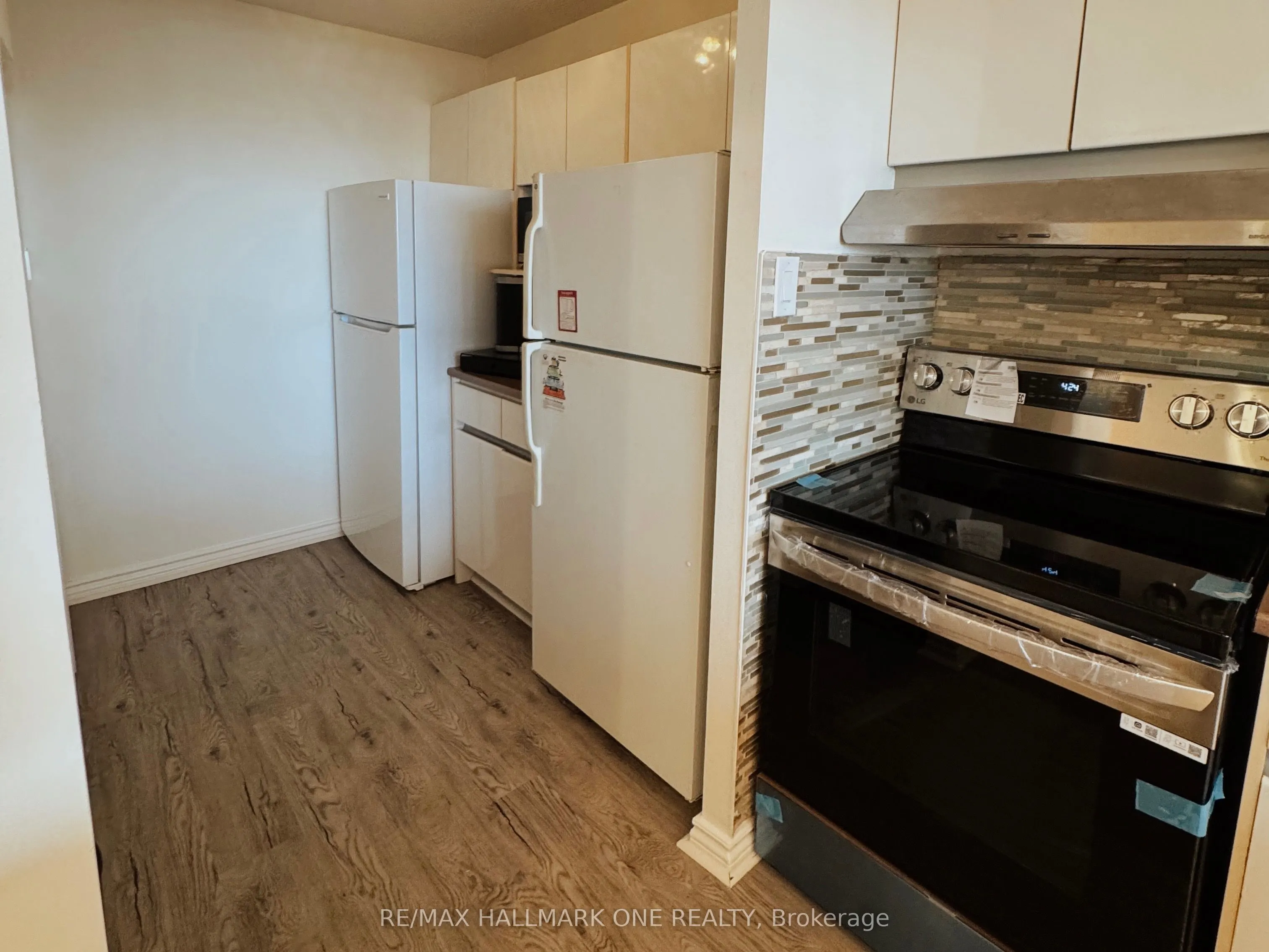 45 Sunrise Avenue E, #904