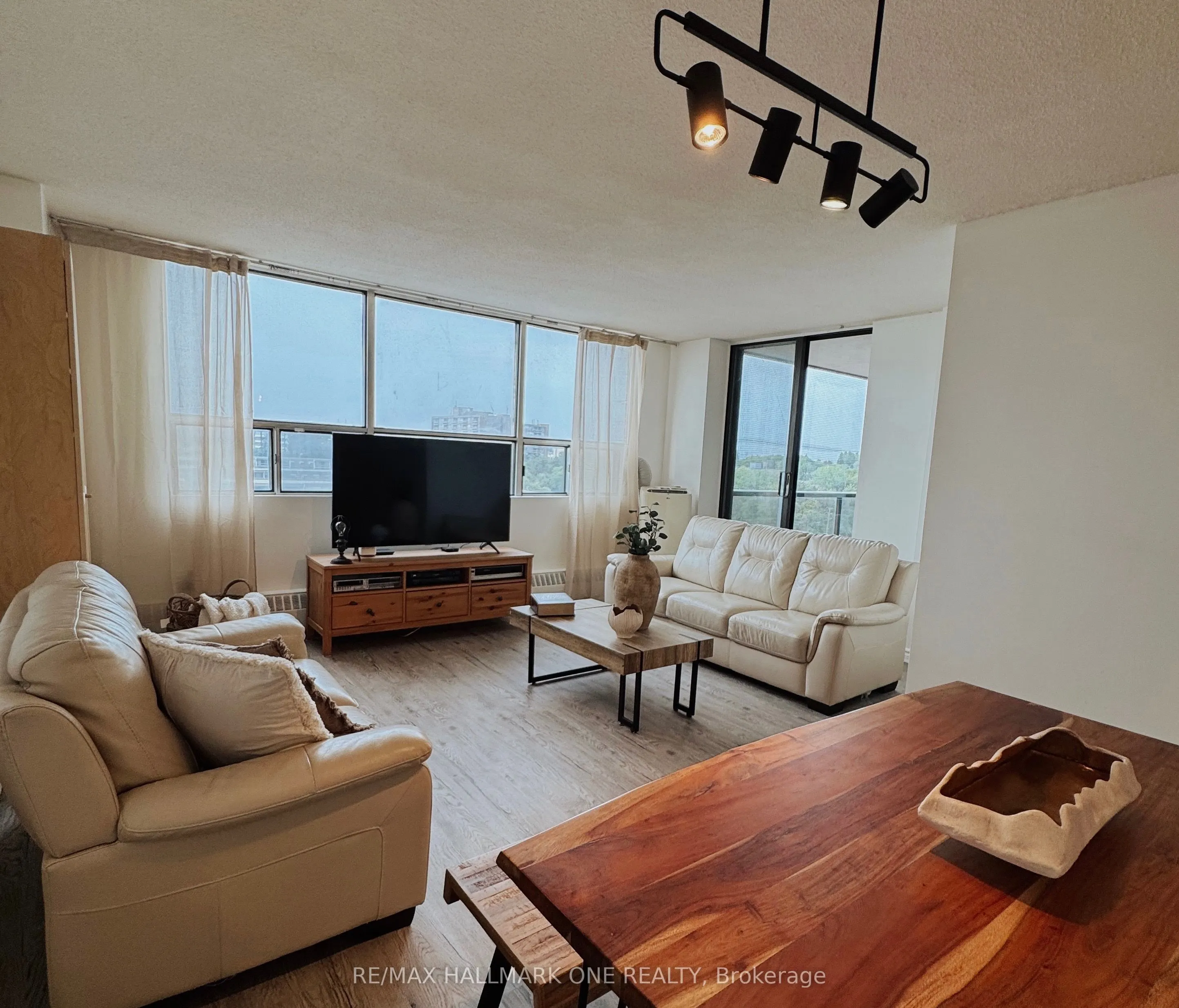 45 Sunrise Avenue E, #904