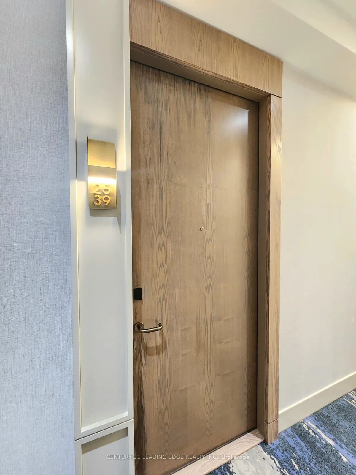 20 Inn On The Park Drive, #2539