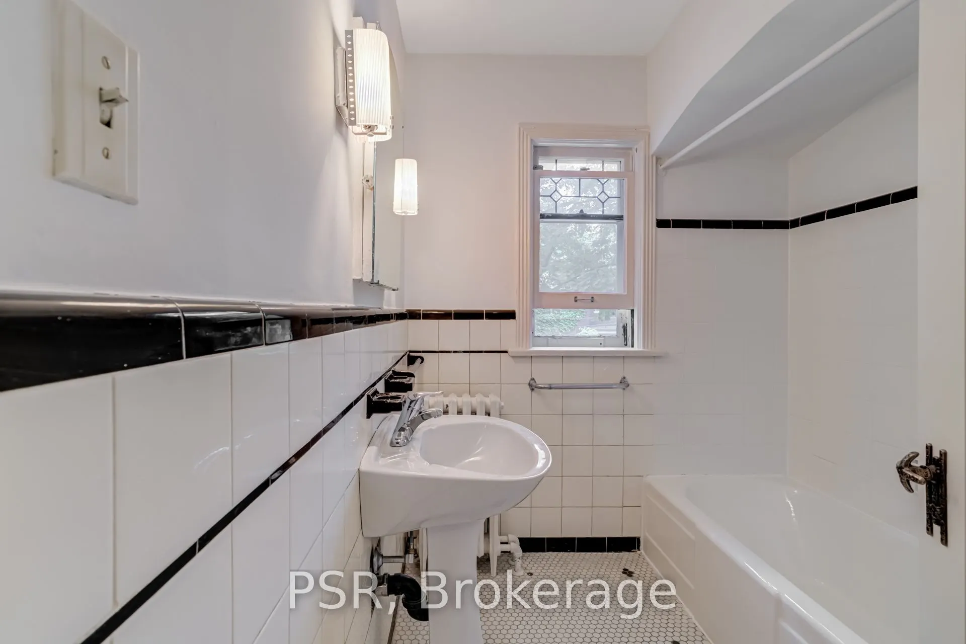 2 Aldbury Gardens
