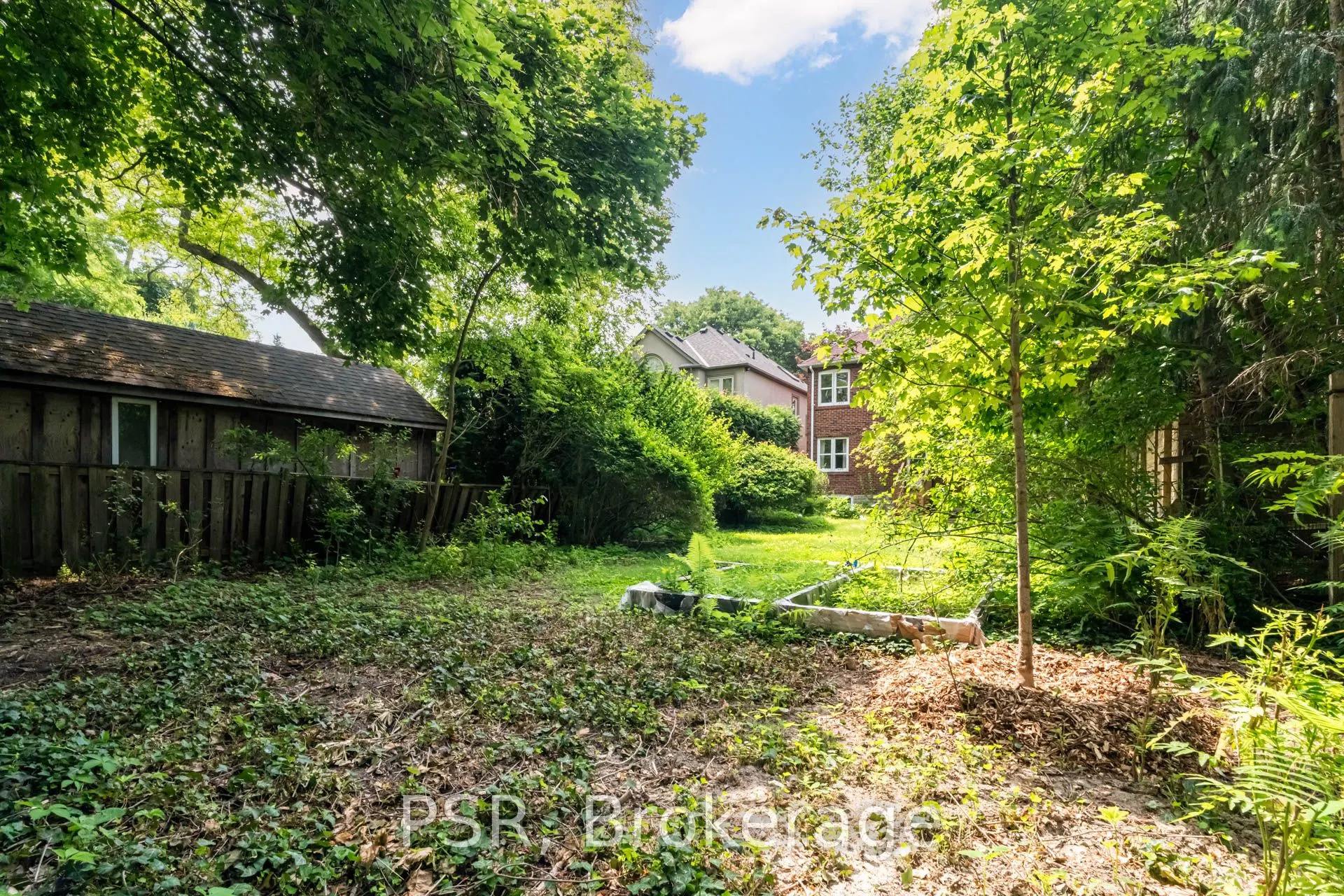 2 Aldbury Gardens