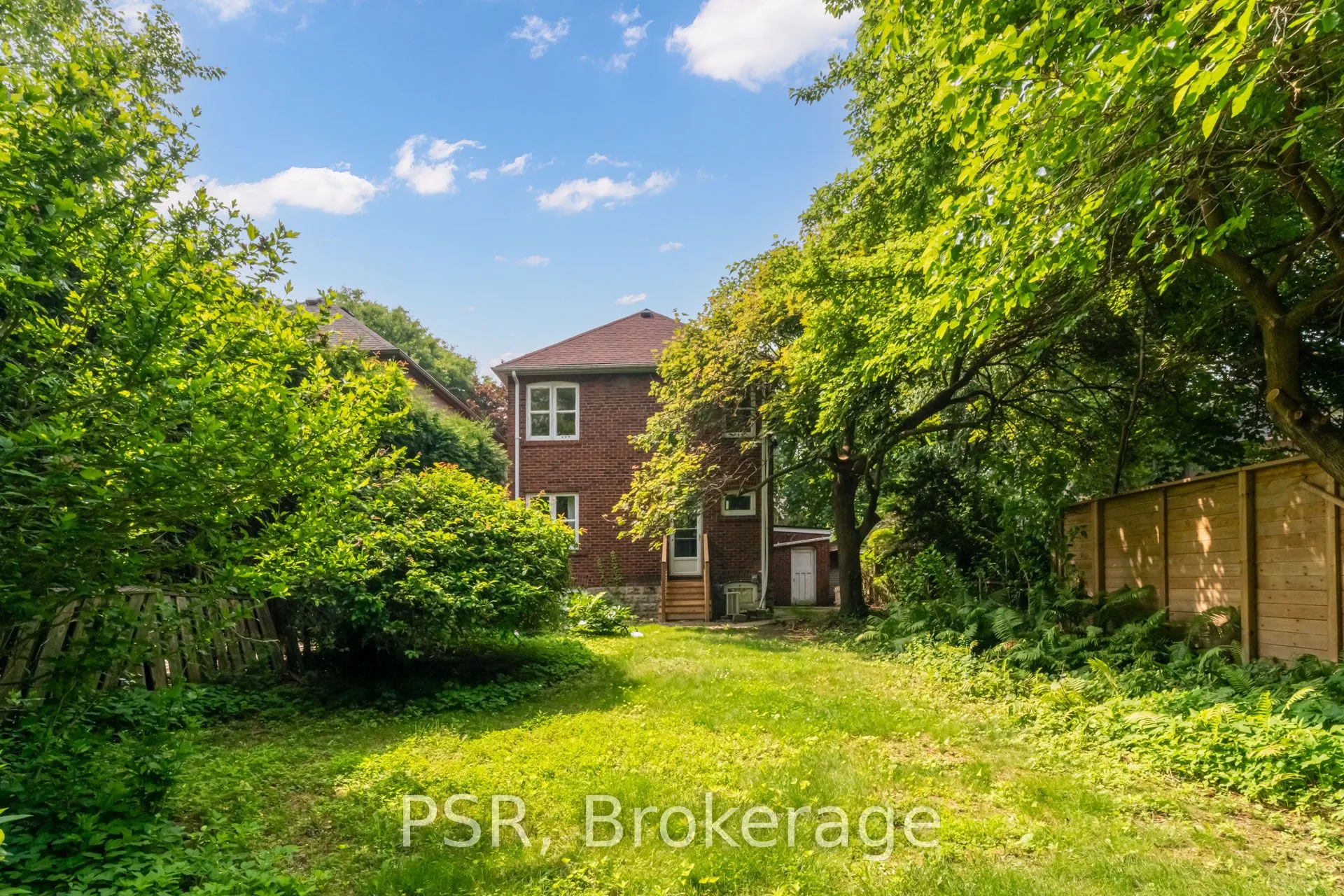 2 Aldbury Gardens