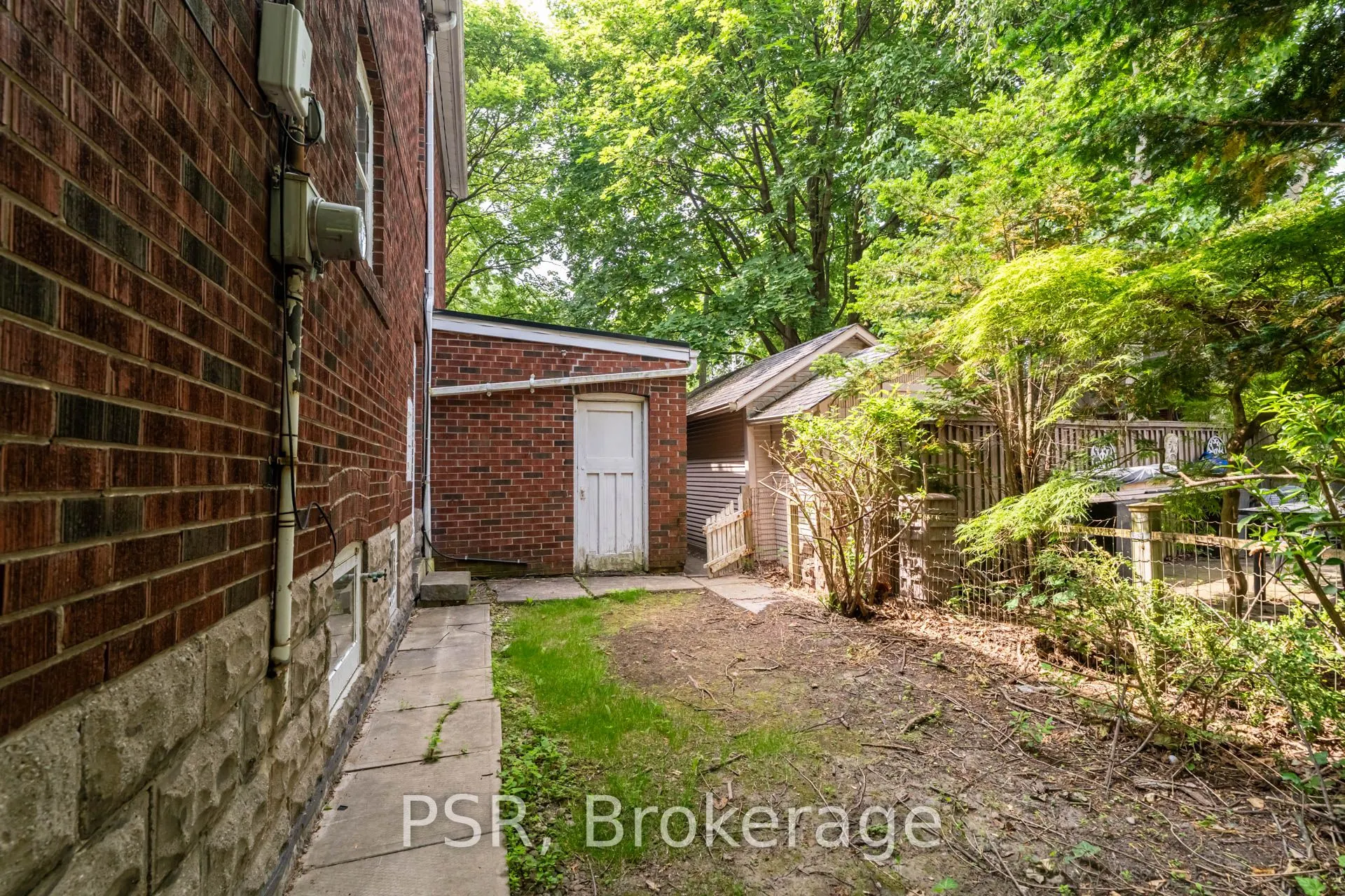 2 Aldbury Gardens