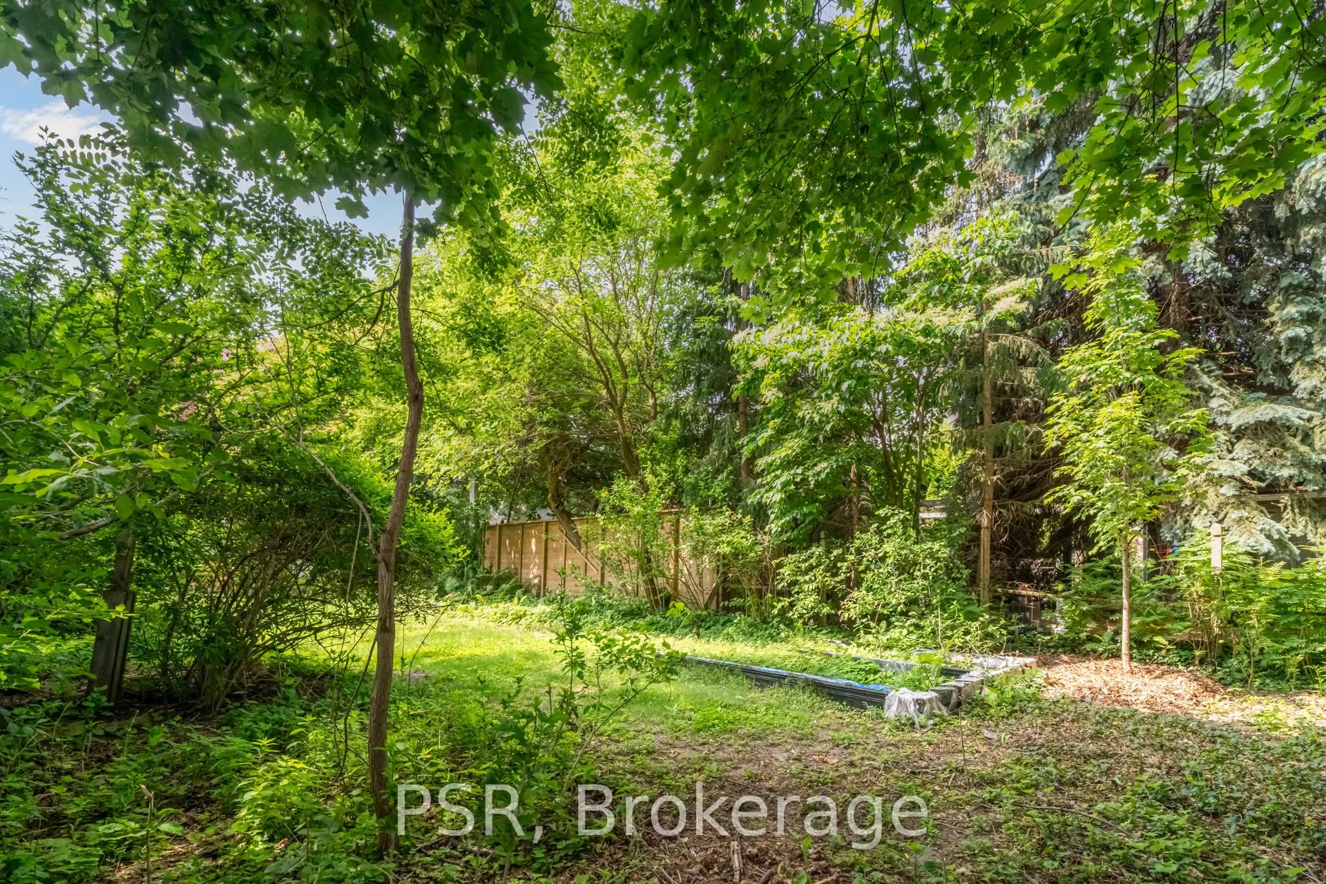 2 Aldbury Gardens