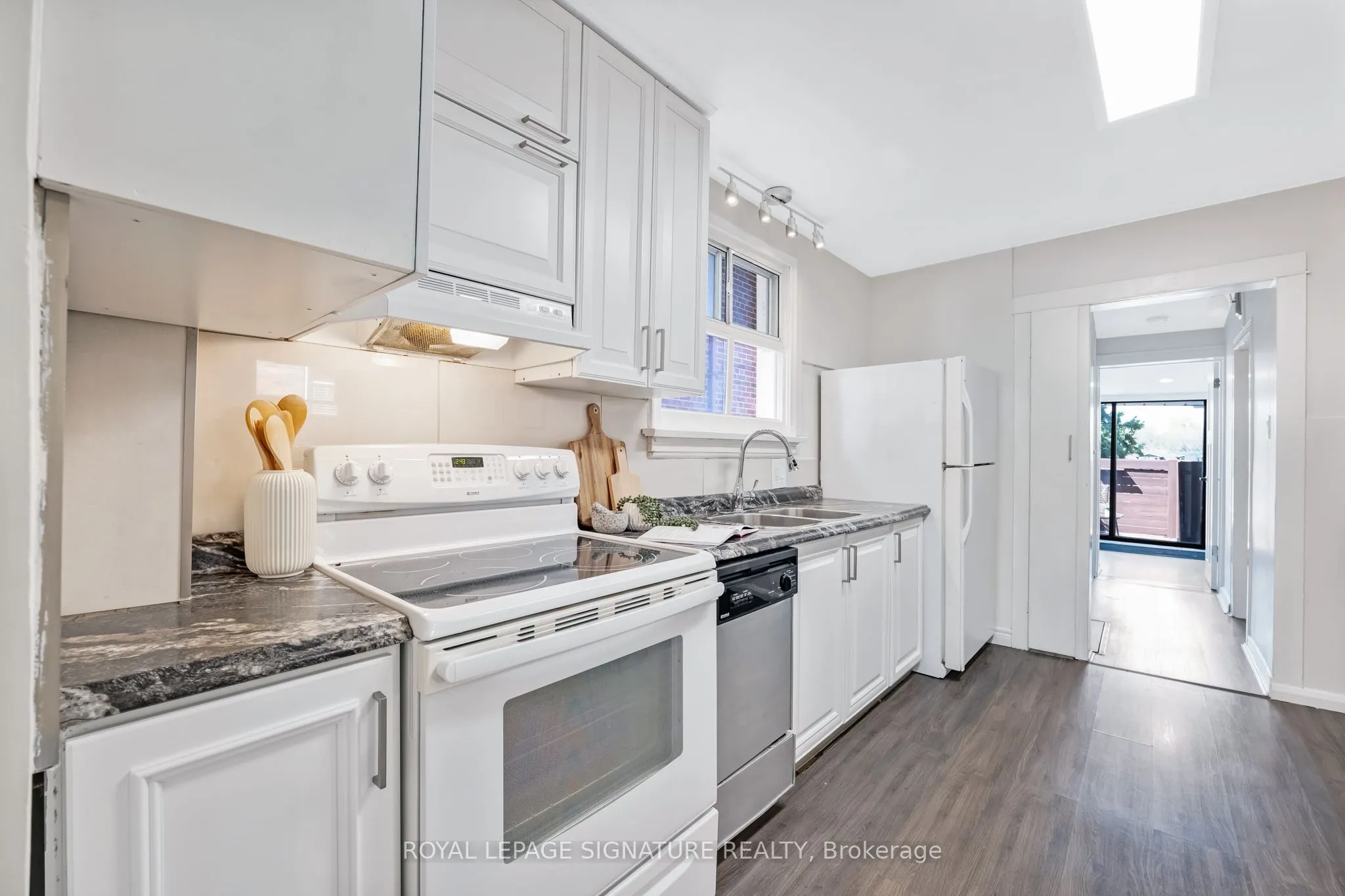 494 Northcliffe Boulevard