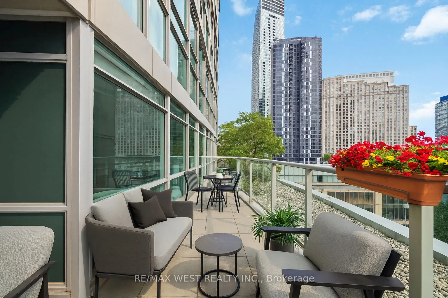 18 Yonge Street, #710