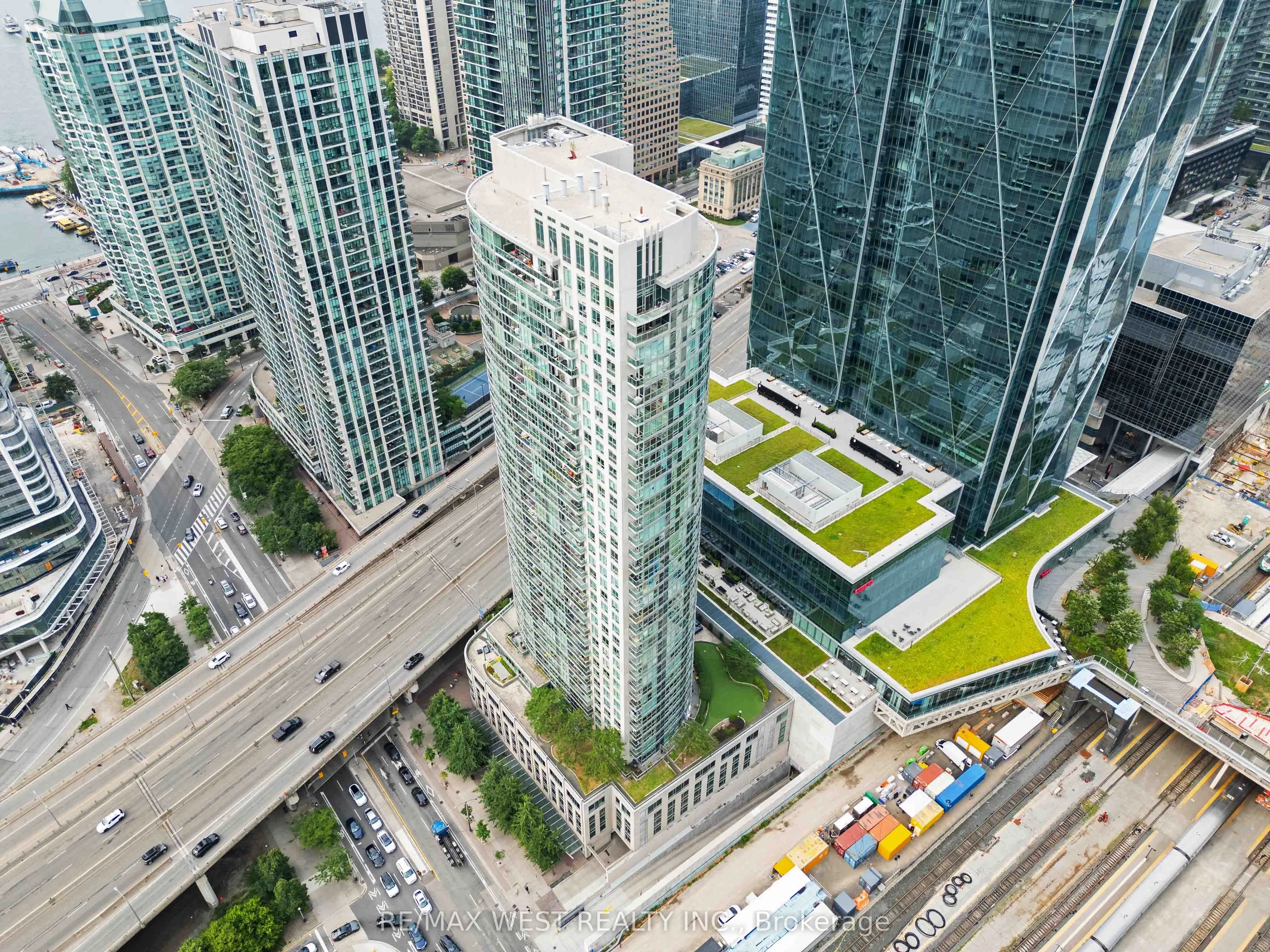 18 Yonge Street, #710