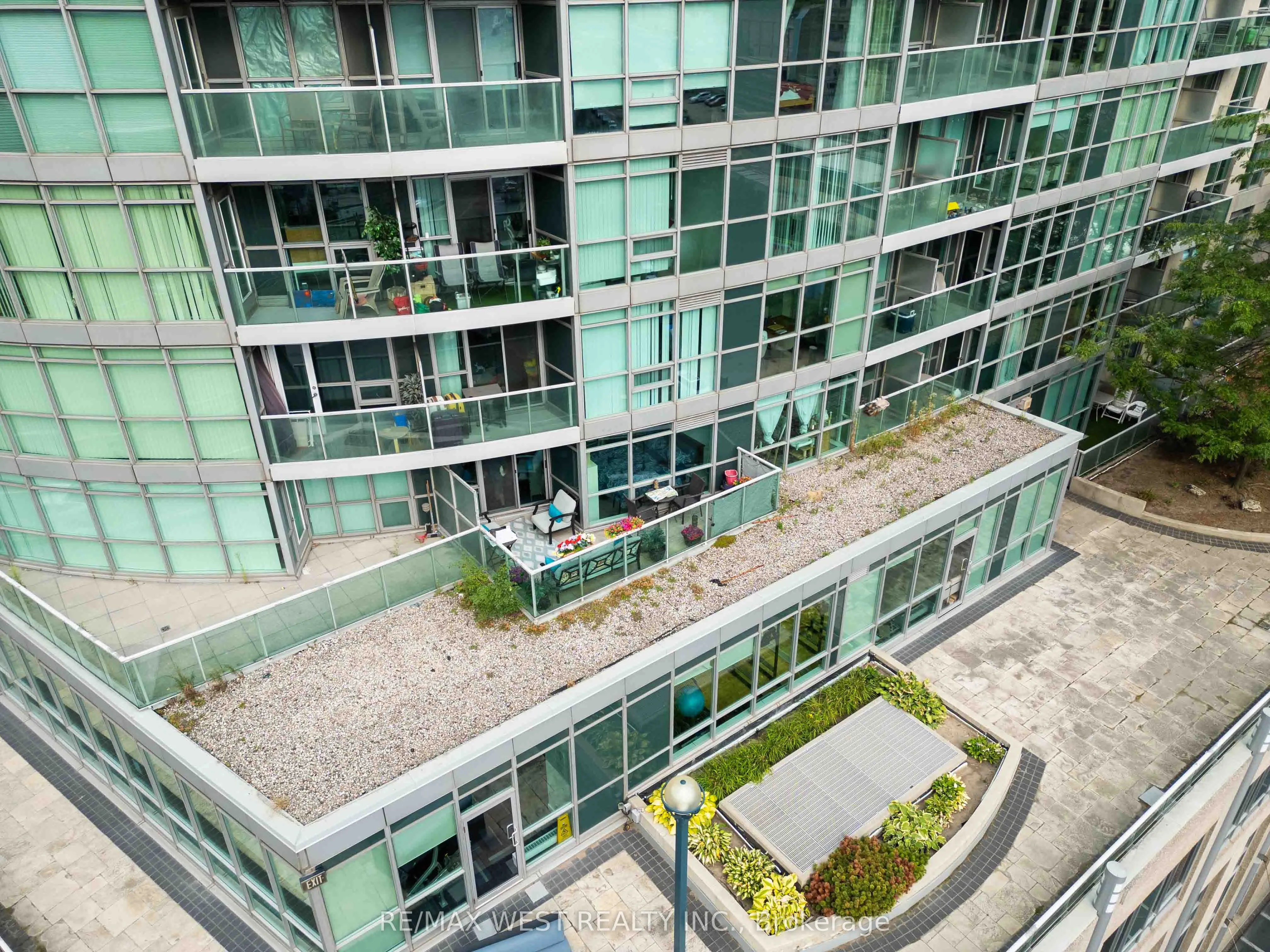 18 Yonge Street, #710