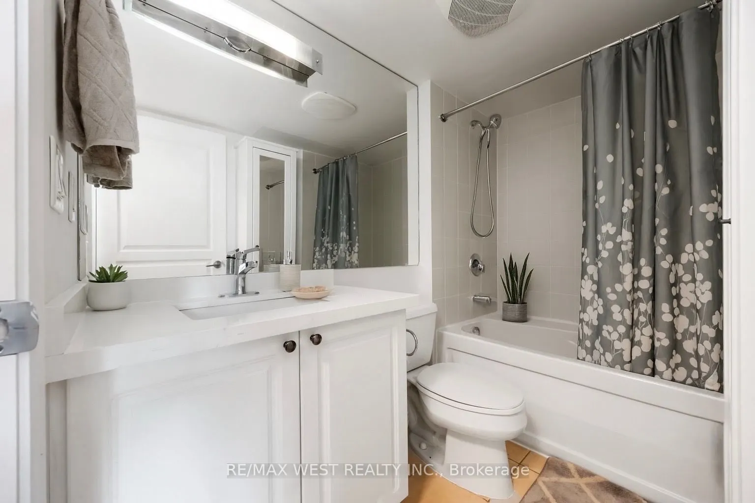 18 Yonge Street, #710
