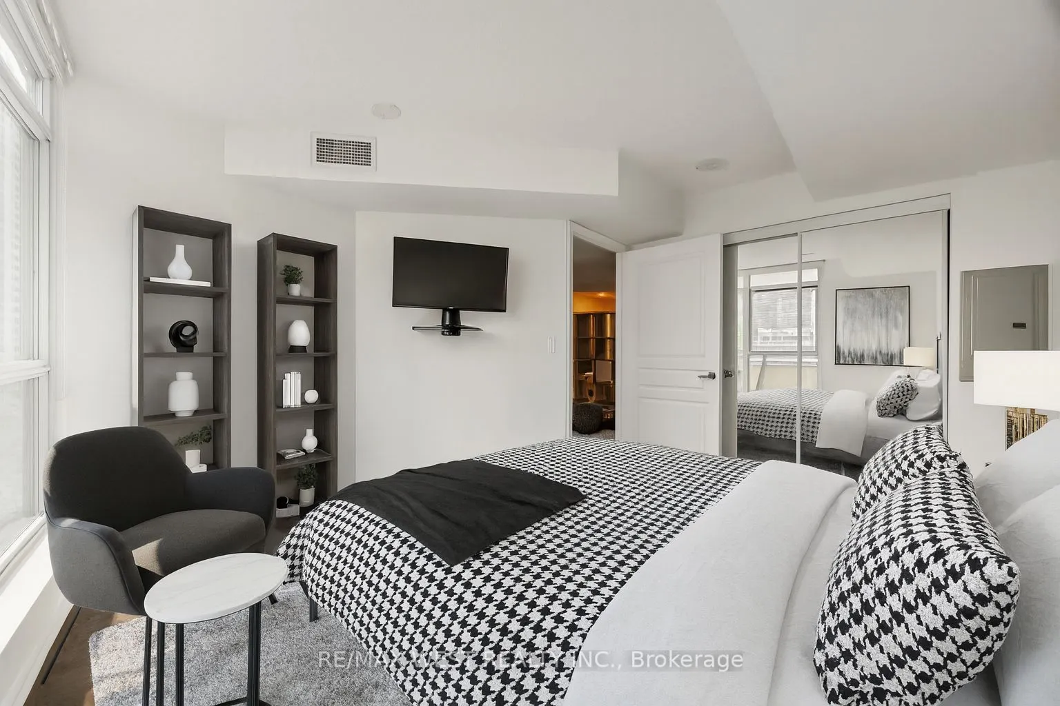 18 Yonge Street, #710
