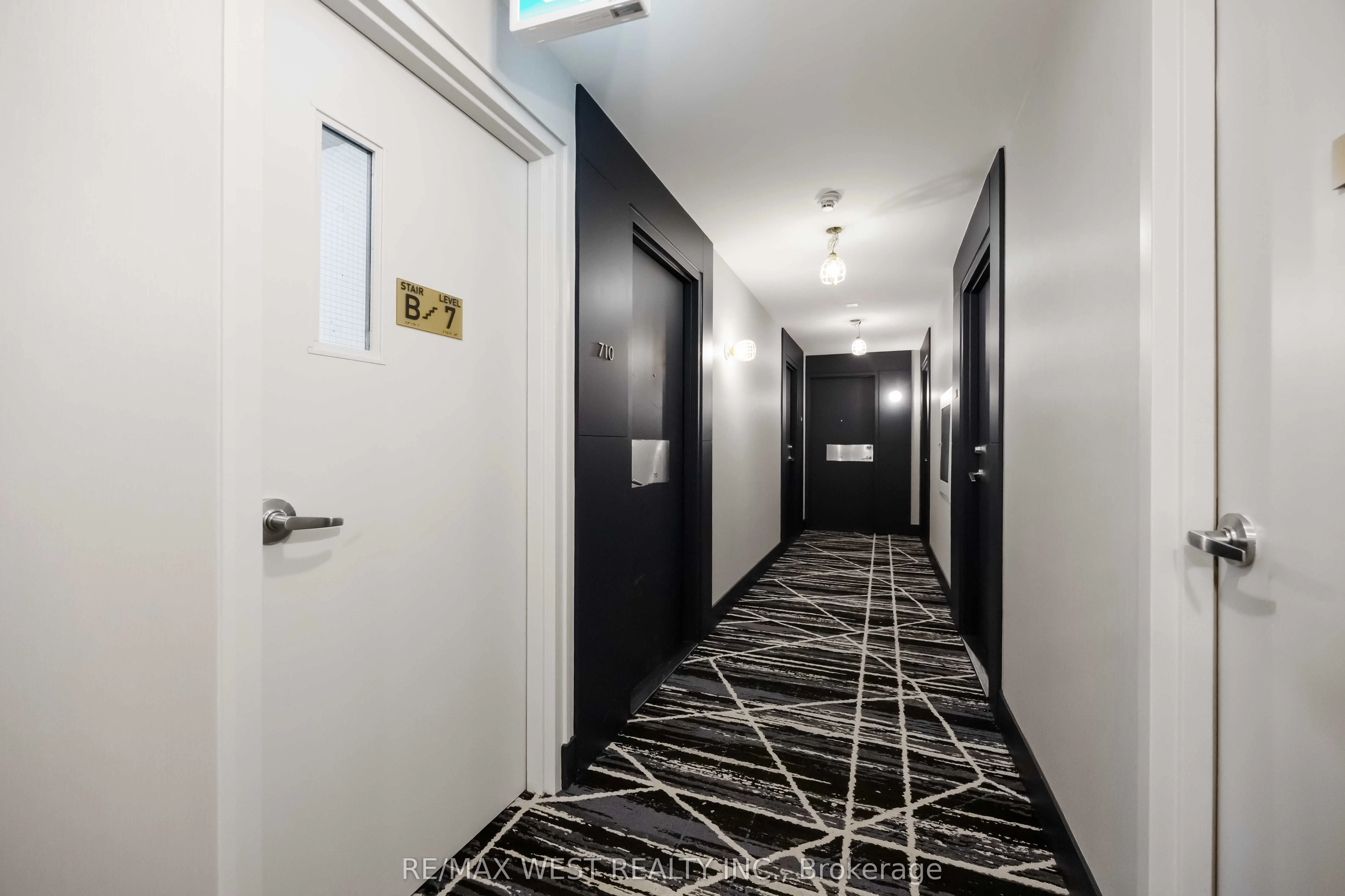 18 Yonge Street, #710
