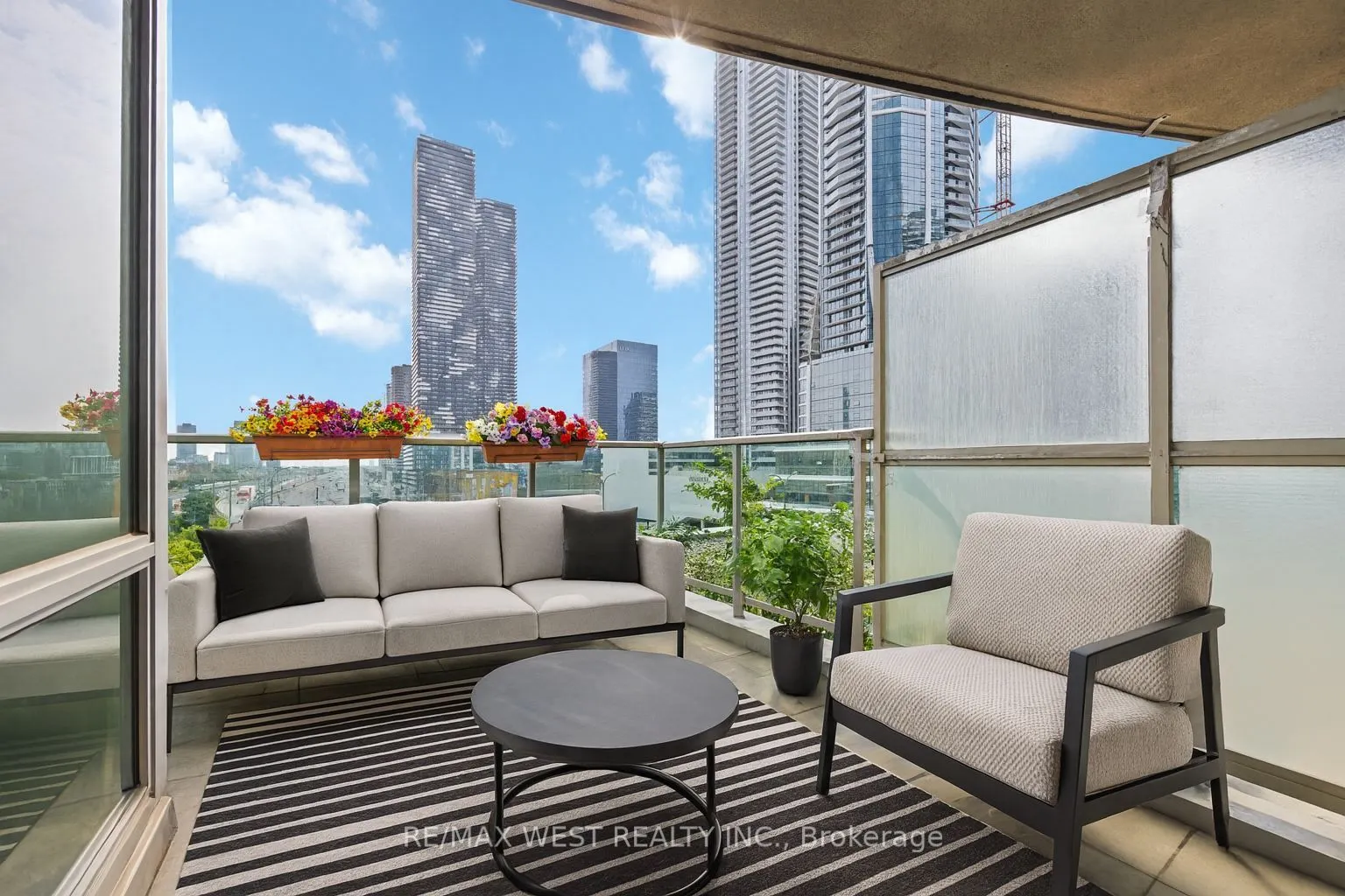 18 Yonge Street, #710