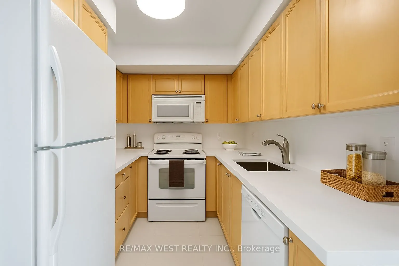 18 Yonge Street, #710
